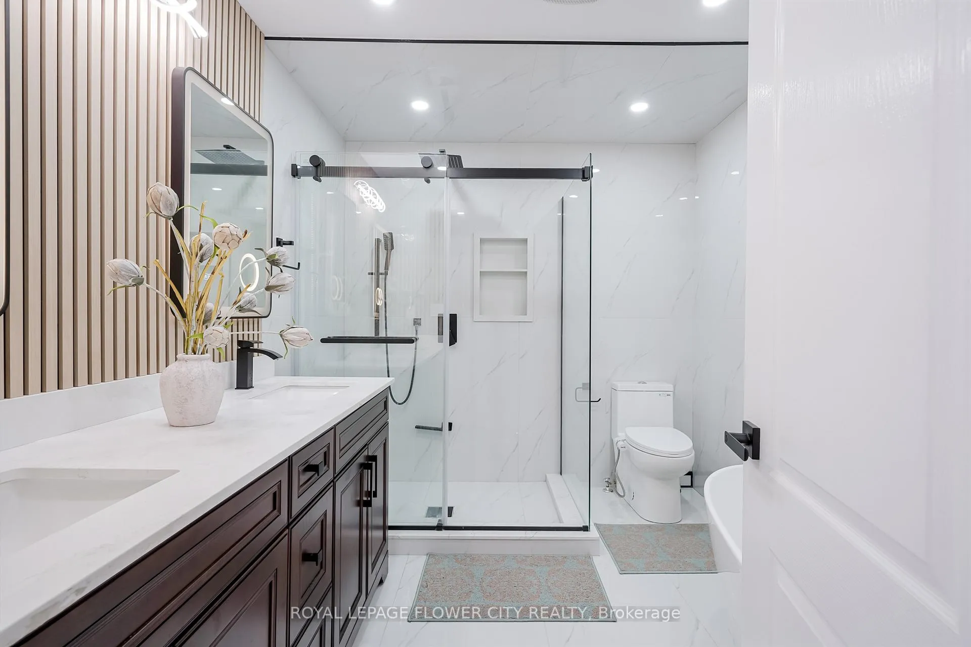 Photo 19 of 56 Nantucket Crescent, Brampton, Westgate — HOMEH