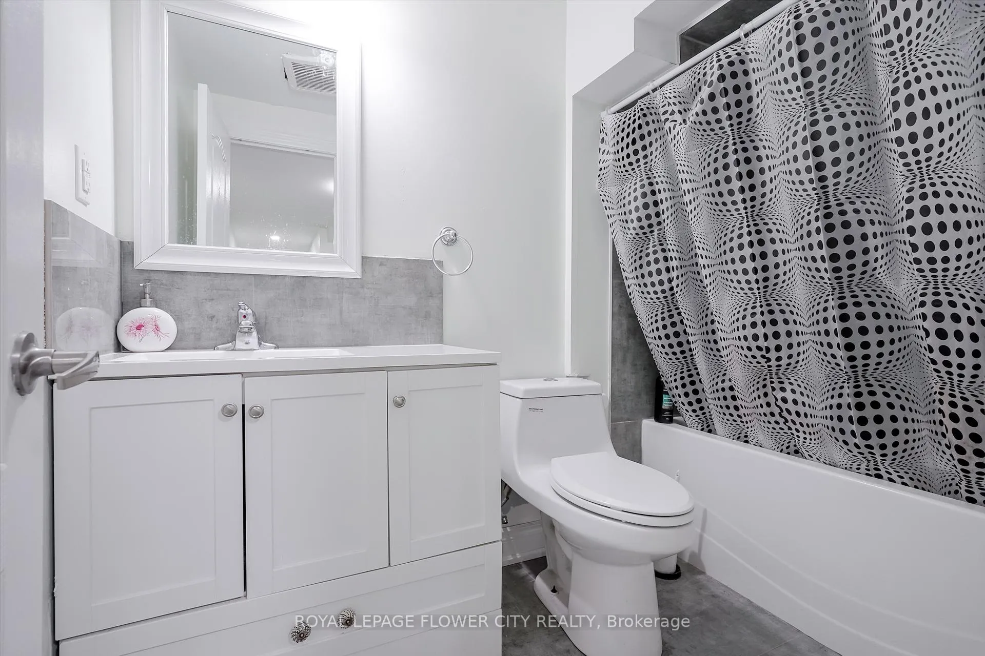 Photo 44 of 56 Nantucket Crescent, Brampton, Westgate — HOMEH
