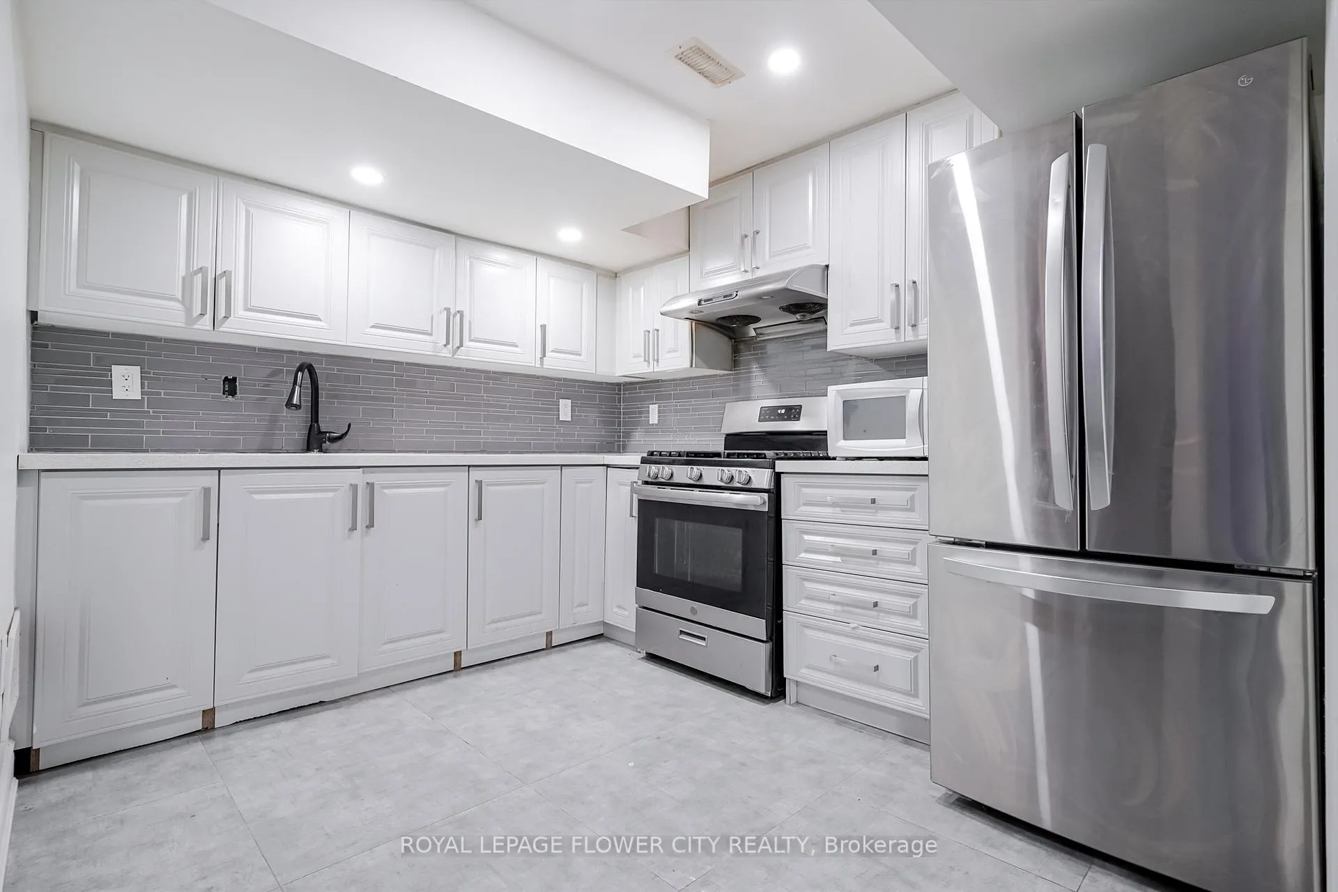 Photo 47 of 56 Nantucket Crescent, Brampton, Westgate — HOMEH