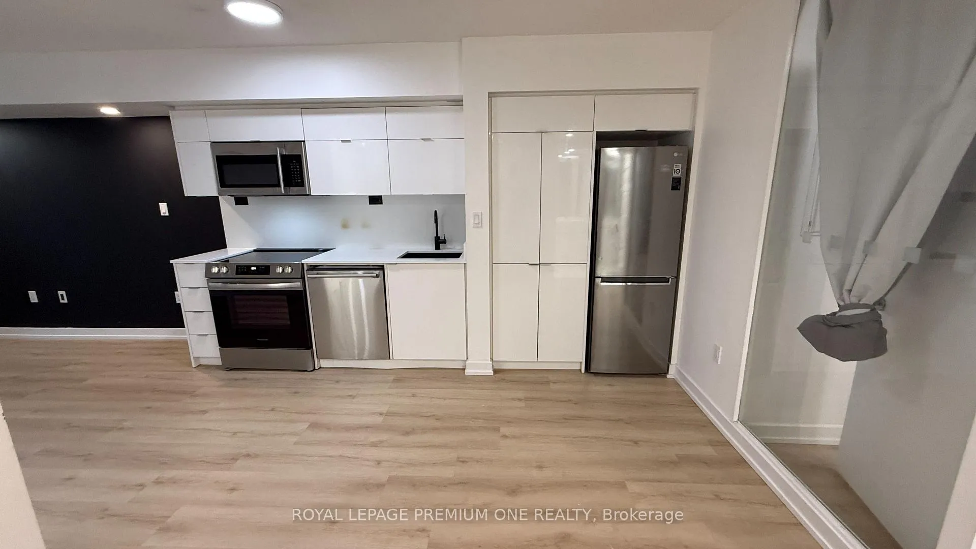 Photo 11 of Unit 909, 151 Dan Leckie Way, Toronto, Waterfront Communities — HOMEH