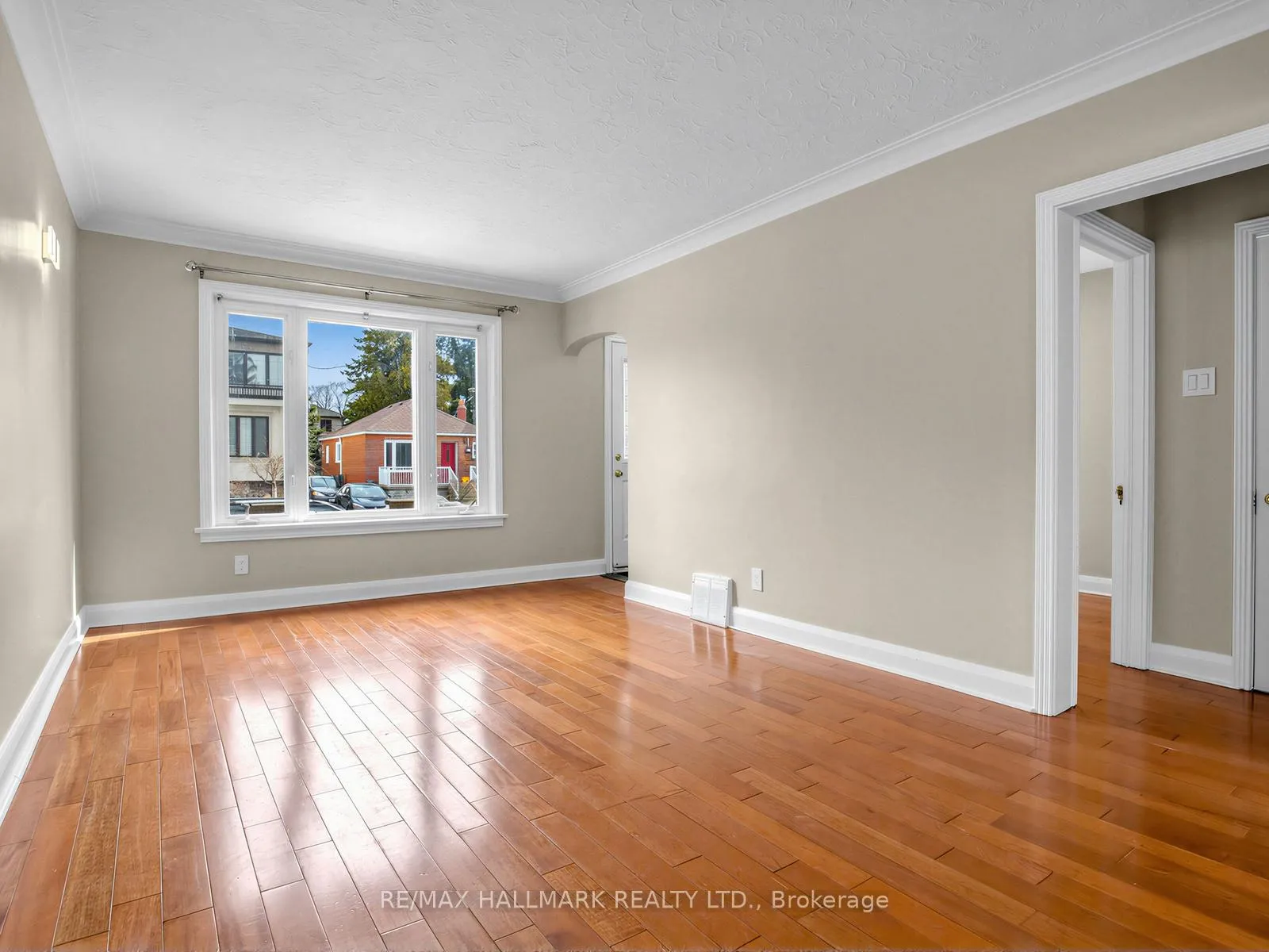 Photo 3 of 84 St Hubert Avenue, Toronto, East York — HOMEH