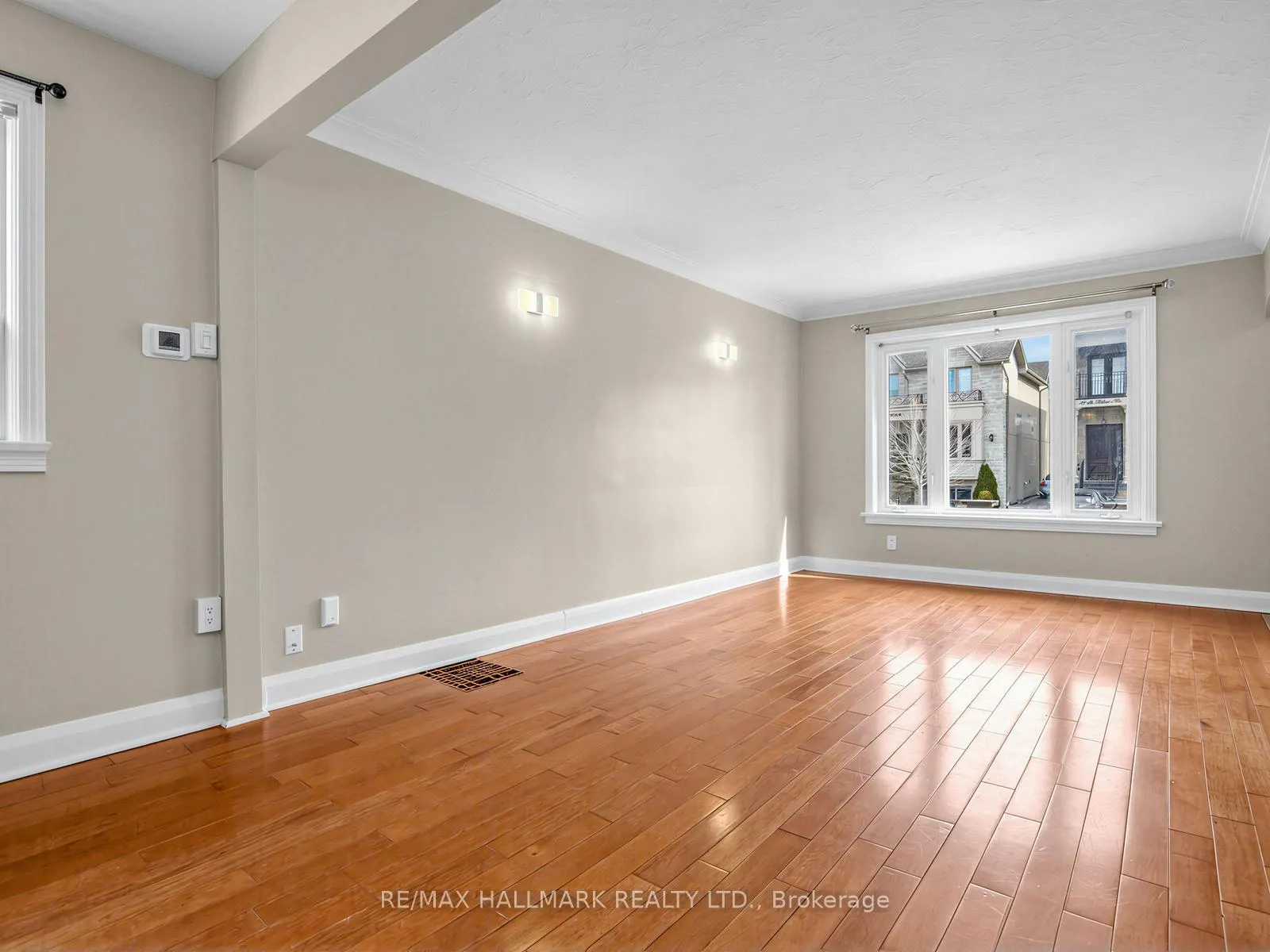 Photo 4 of 84 St Hubert Avenue, Toronto, East York — HOMEH
