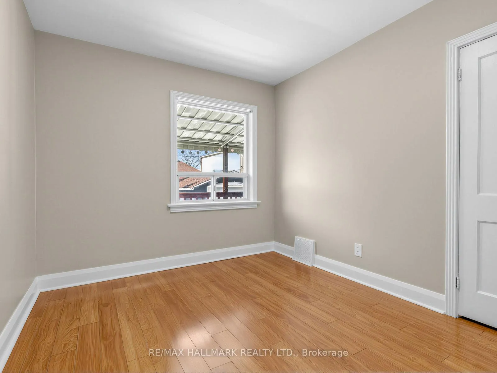 Photo 8 of 84 St Hubert Avenue, Toronto, East York — HOMEH