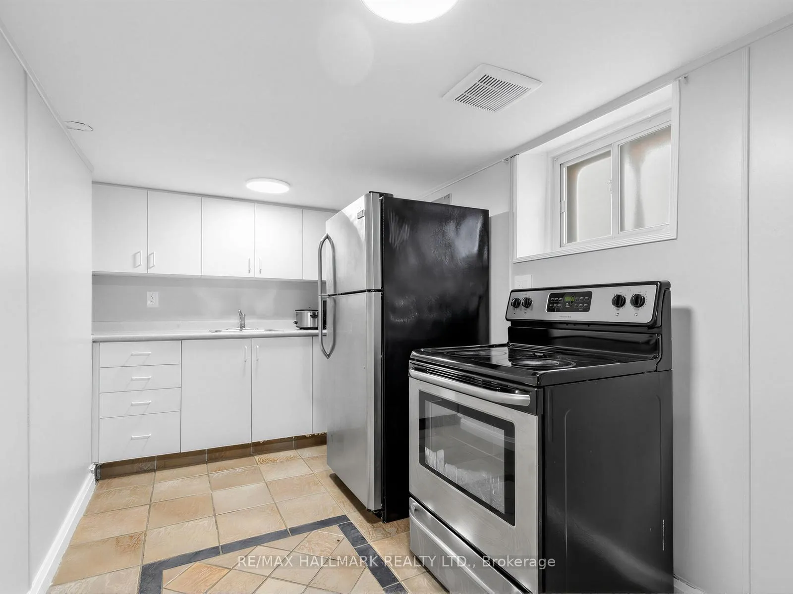 Photo 14 of 84 St Hubert Avenue, Toronto, East York — HOMEH