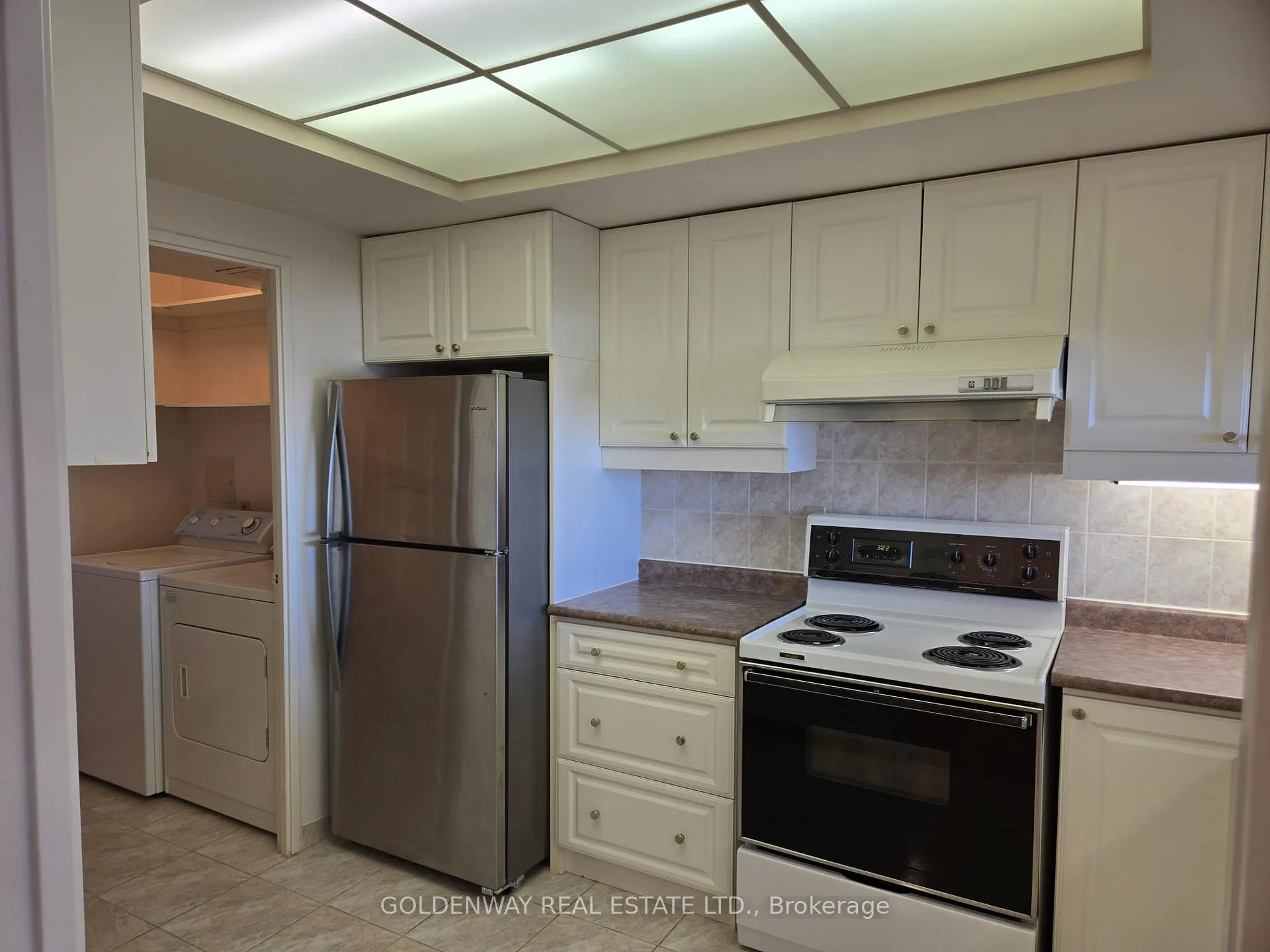 Photo 5 of Unit 808, 55 Skymark Drive, North York, Hillcrest Village — HOMEH
