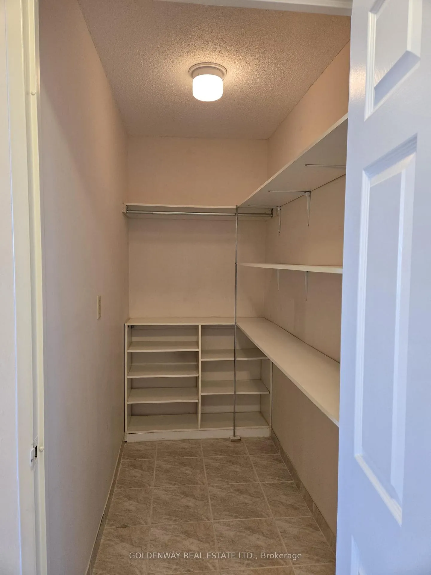 Photo 8 of Unit 808, 55 Skymark Drive, North York, Hillcrest Village — HOMEH