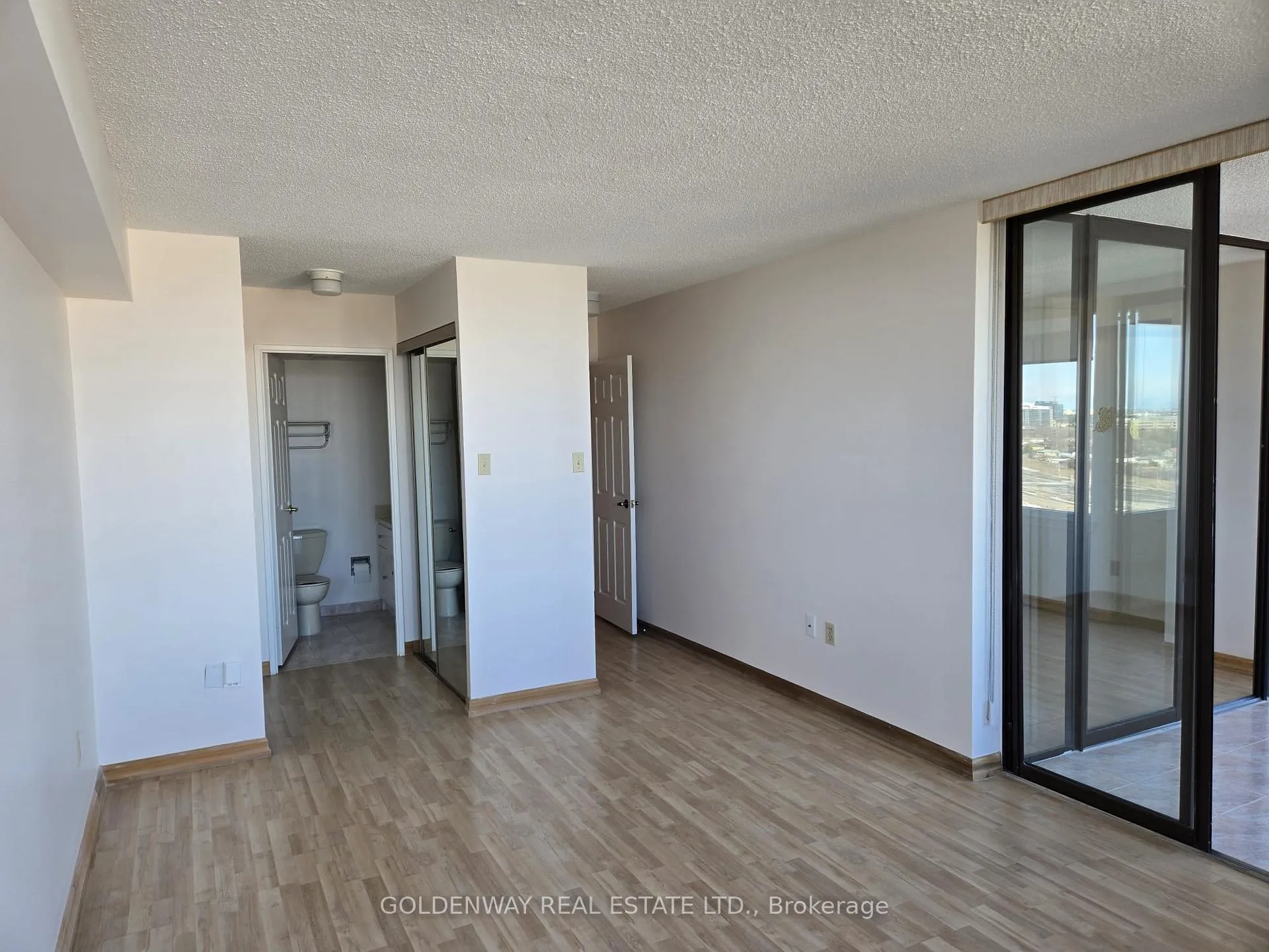 Photo 9 of Unit 808, 55 Skymark Drive, North York, Hillcrest Village — HOMEH