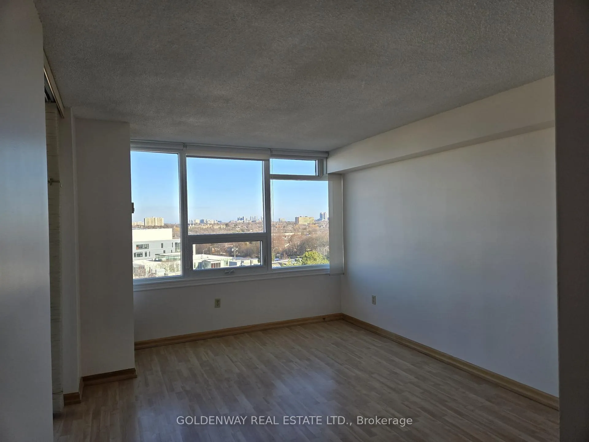 Photo 10 of Unit 808, 55 Skymark Drive, North York, Hillcrest Village — HOMEH