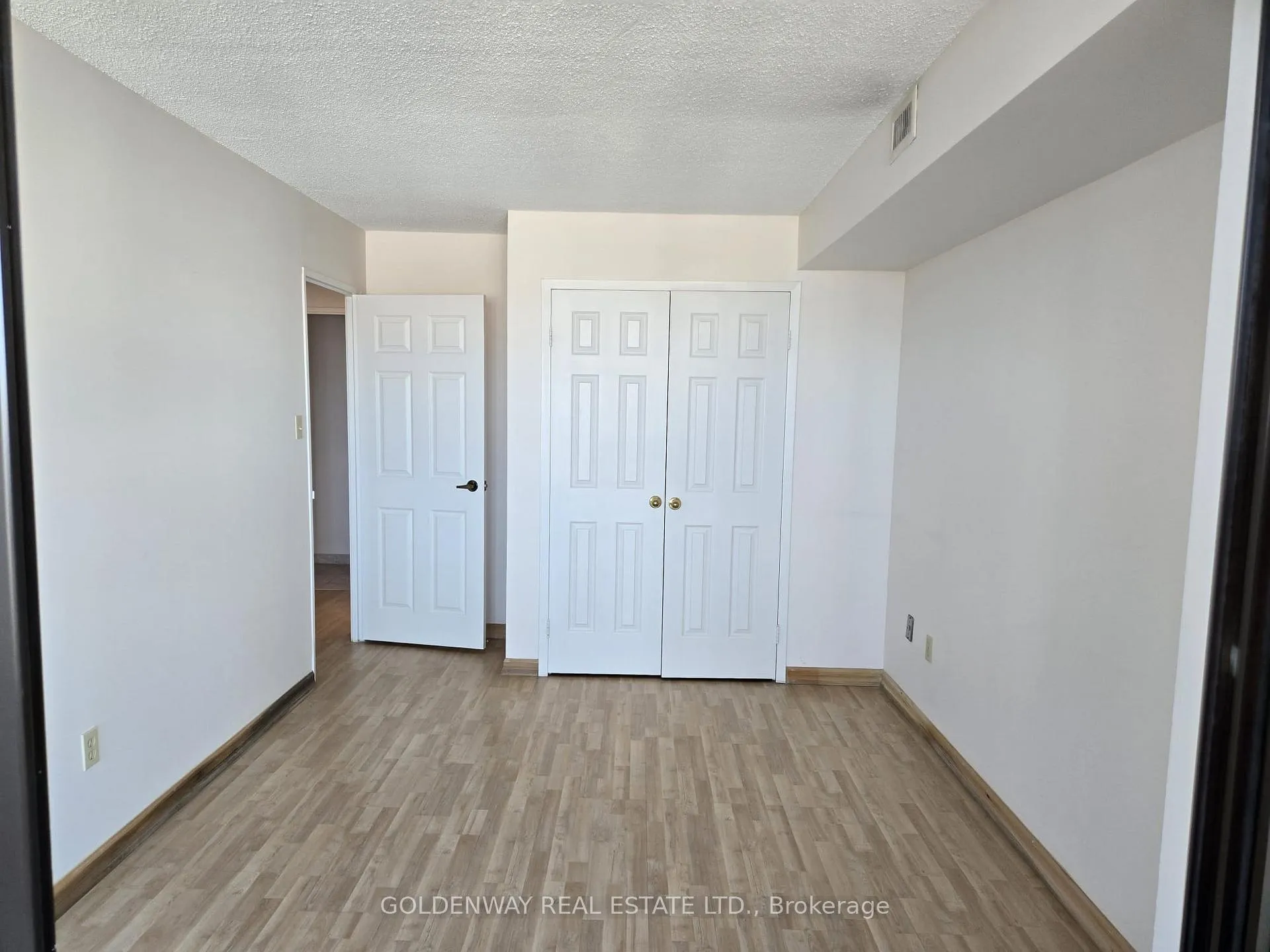 Photo 11 of Unit 808, 55 Skymark Drive, North York, Hillcrest Village — HOMEH