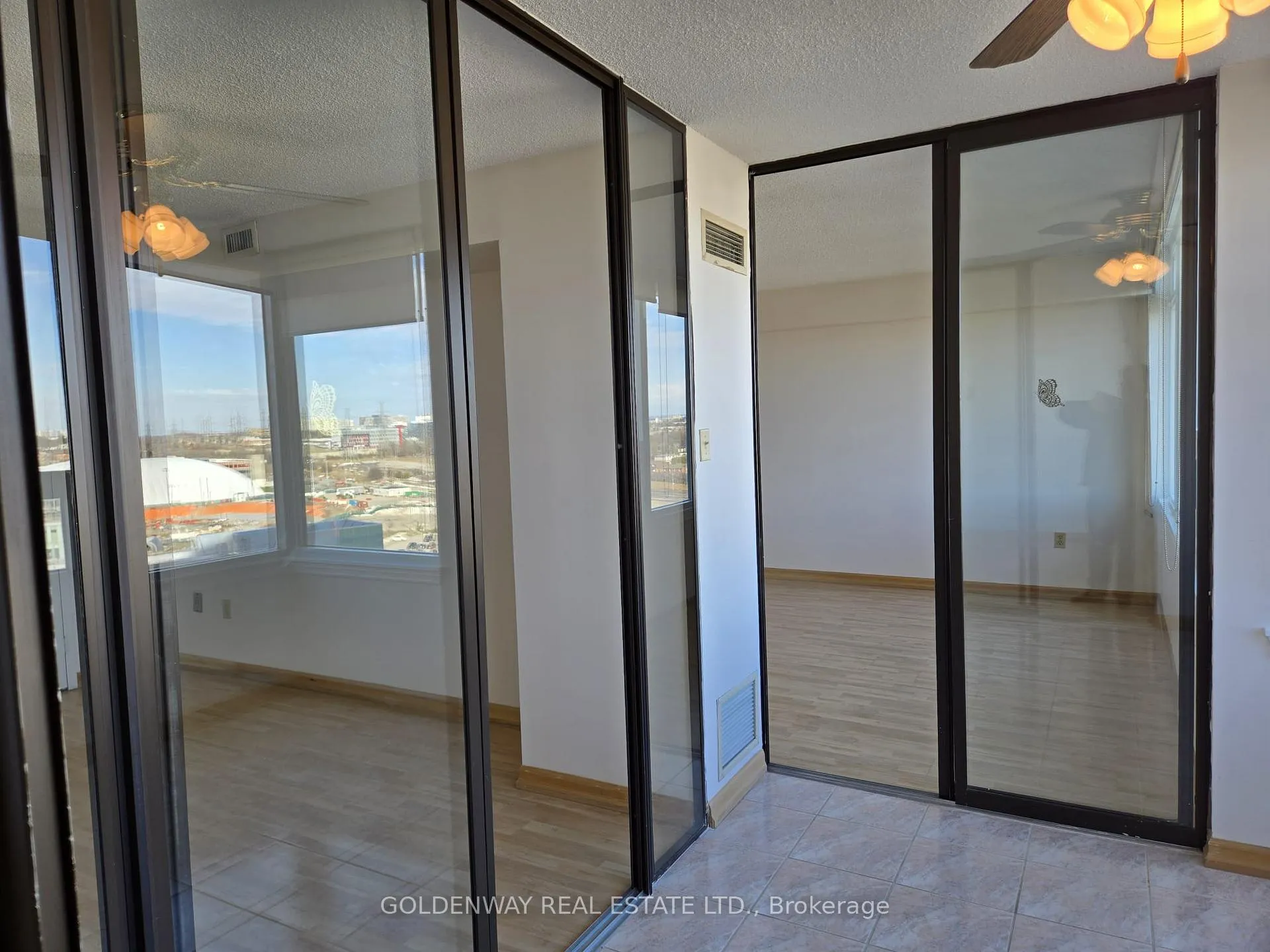 Photo 12 of Unit 808, 55 Skymark Drive, North York, Hillcrest Village — HOMEH