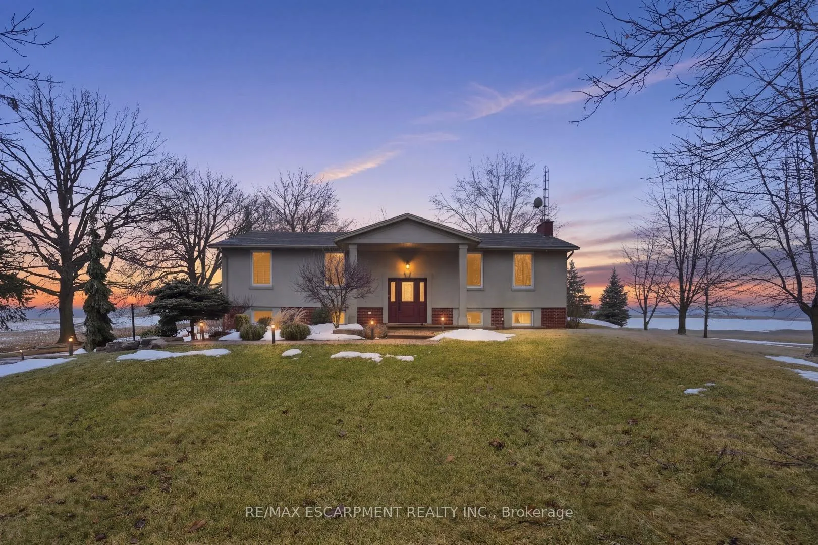 Photo 1 of 9389 Chippewa Road W, Hamilton, Rural Glanbrook — HOMEH