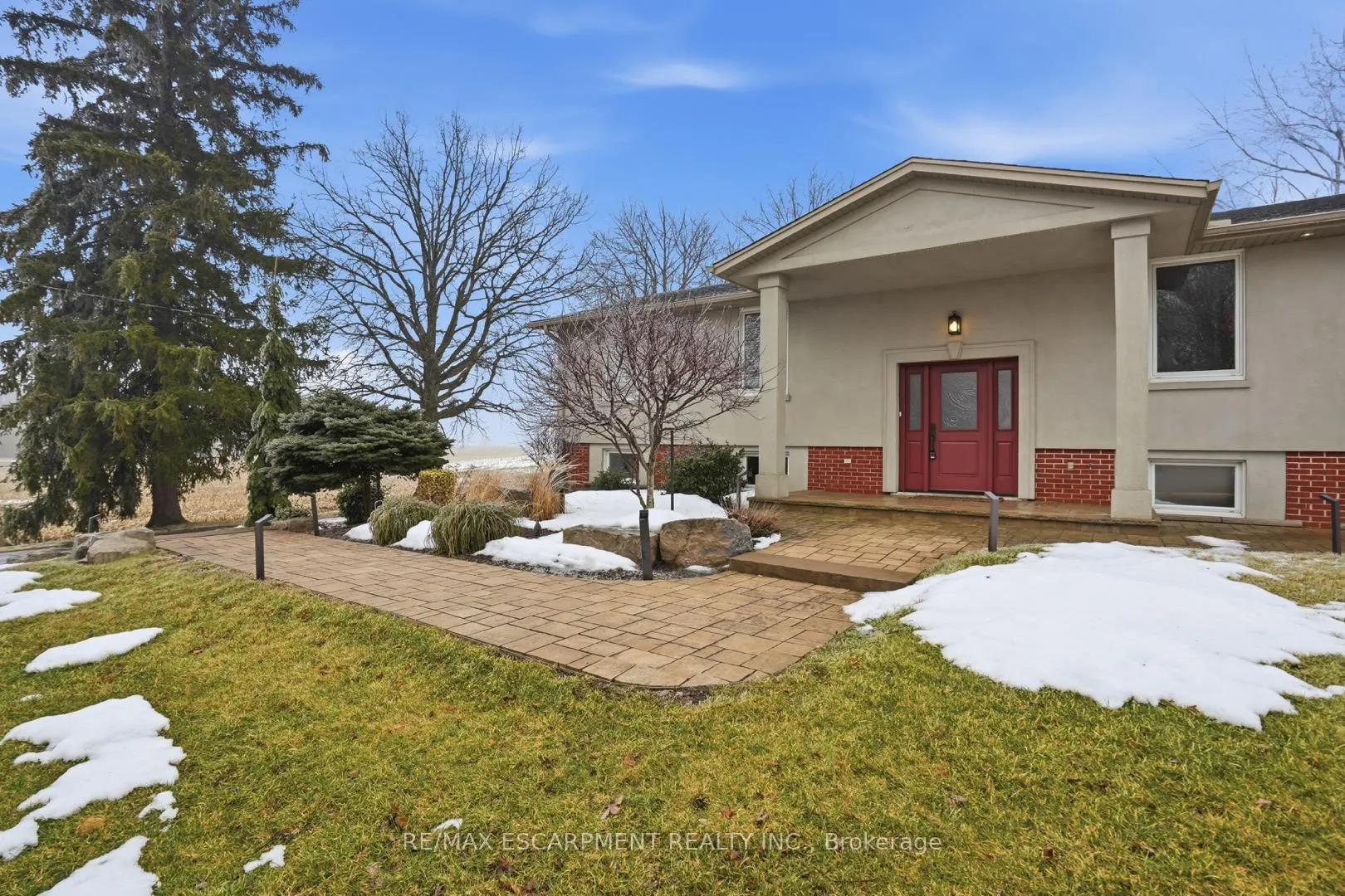 Photo 3 of 9389 Chippewa Road W, Hamilton, Rural Glanbrook — HOMEH