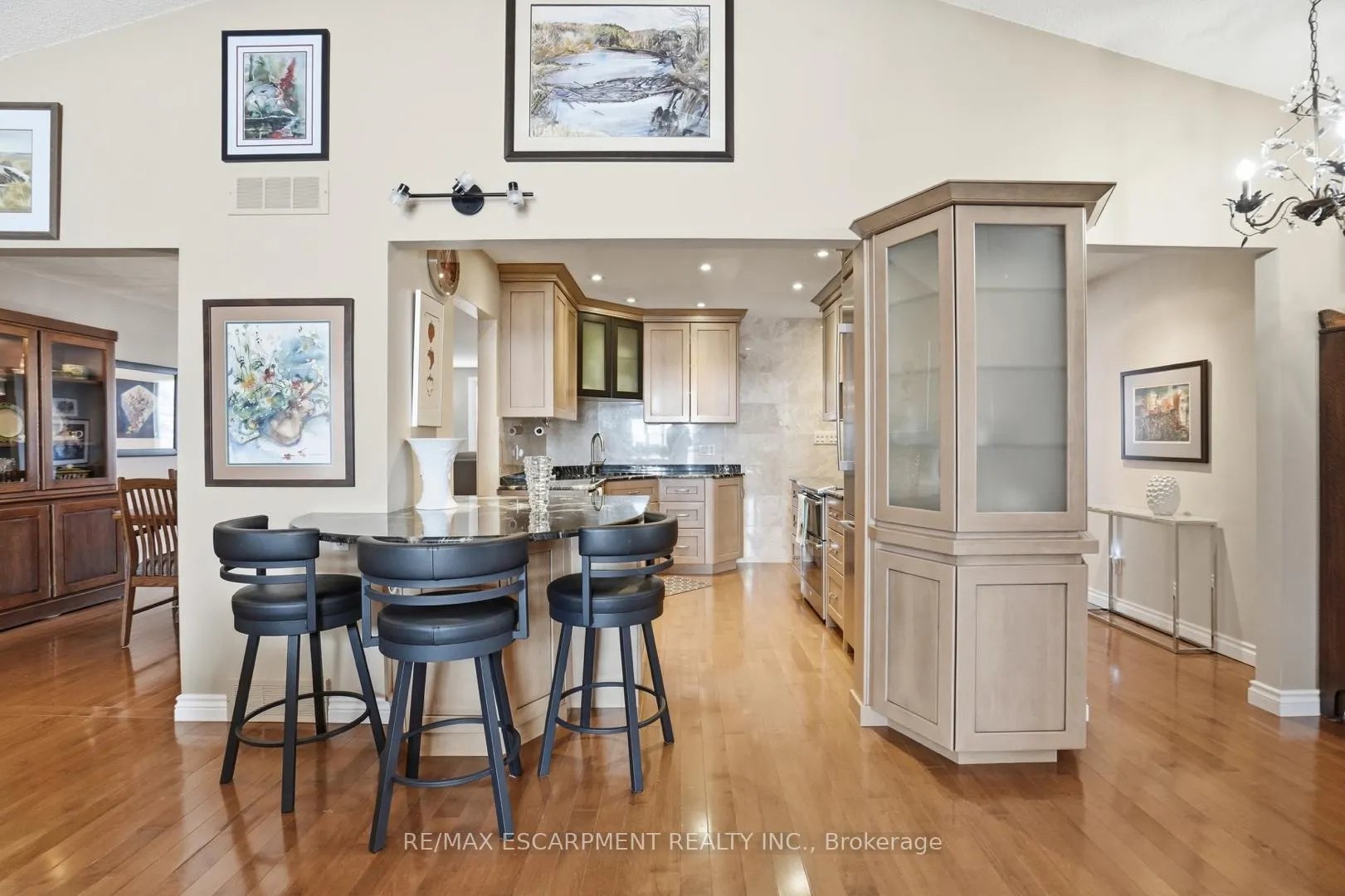 Photo 12 of 9389 Chippewa Road W, Hamilton, Rural Glanbrook — HOMEH