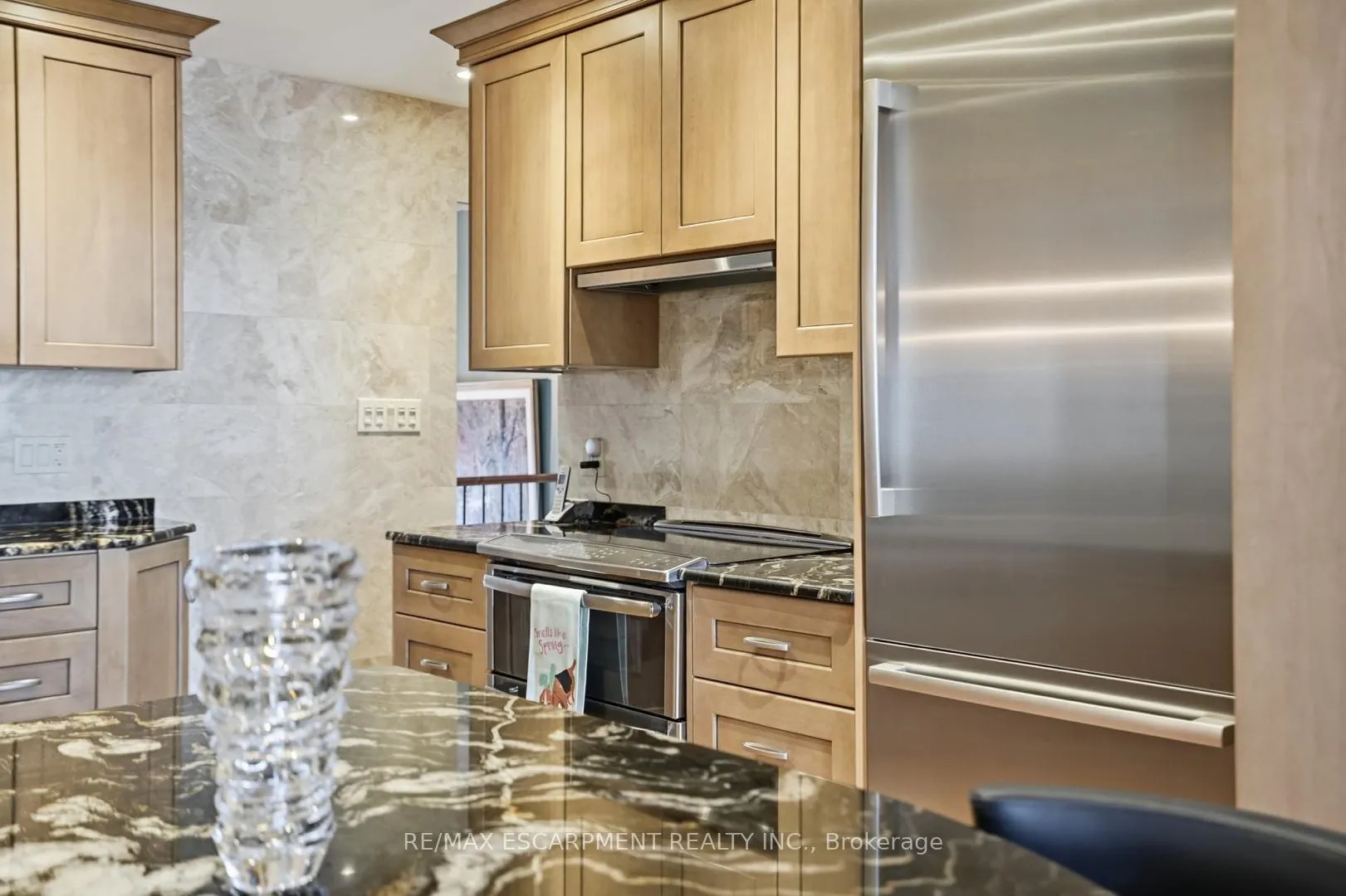 Photo 15 of 9389 Chippewa Road W, Hamilton, Rural Glanbrook — HOMEH