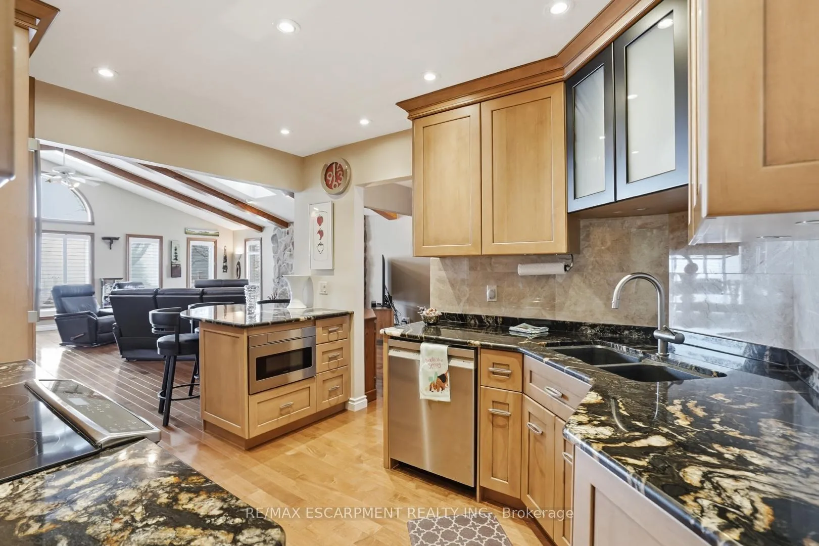 Photo 18 of 9389 Chippewa Road W, Hamilton, Rural Glanbrook — HOMEH