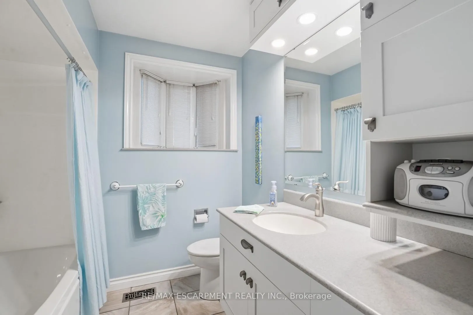 Photo 31 of 9389 Chippewa Road W, Hamilton, Rural Glanbrook — HOMEH