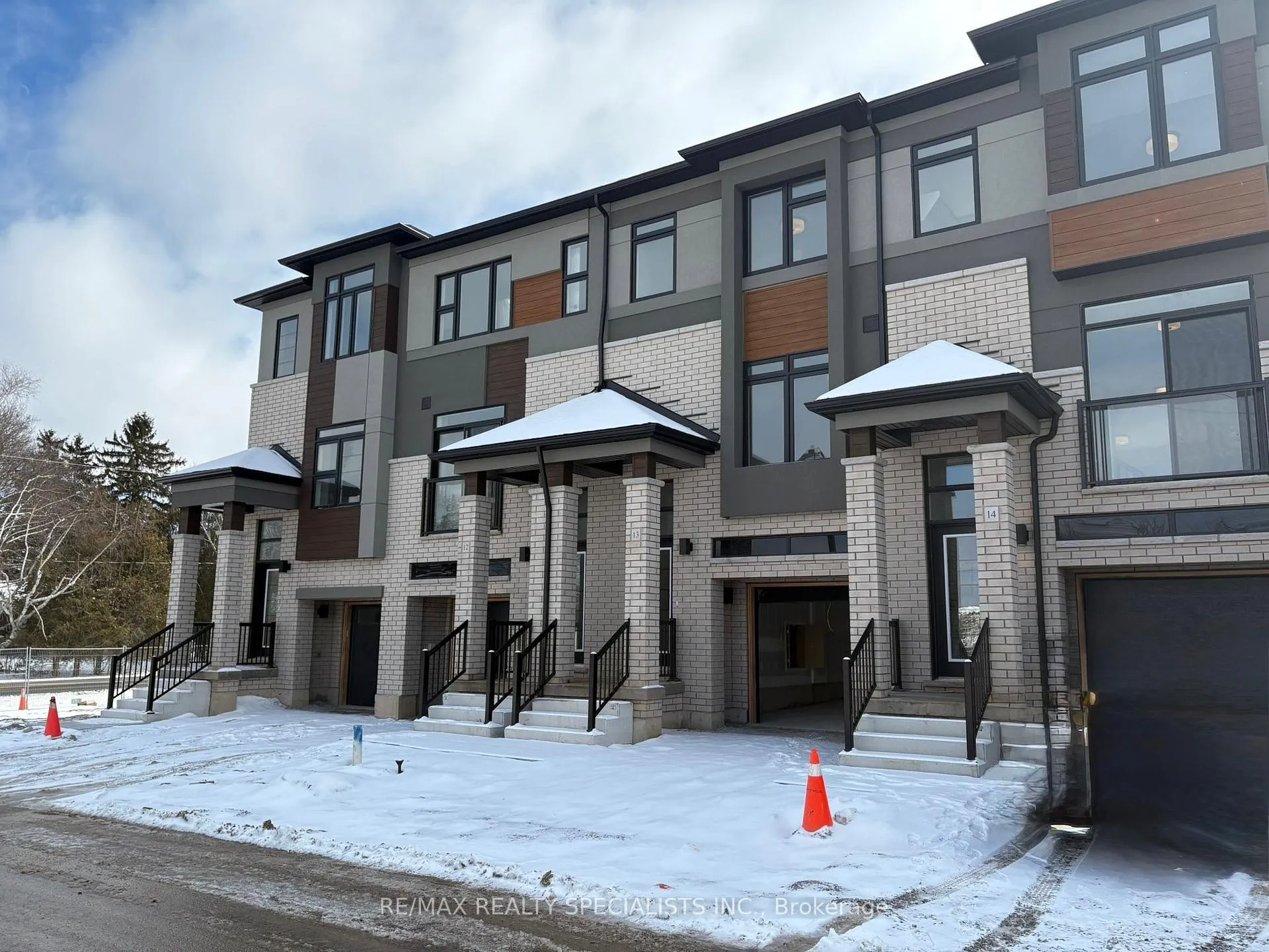 Photo 2 of Unit 15, 313 Conklin Road, Brantford — HOMEH