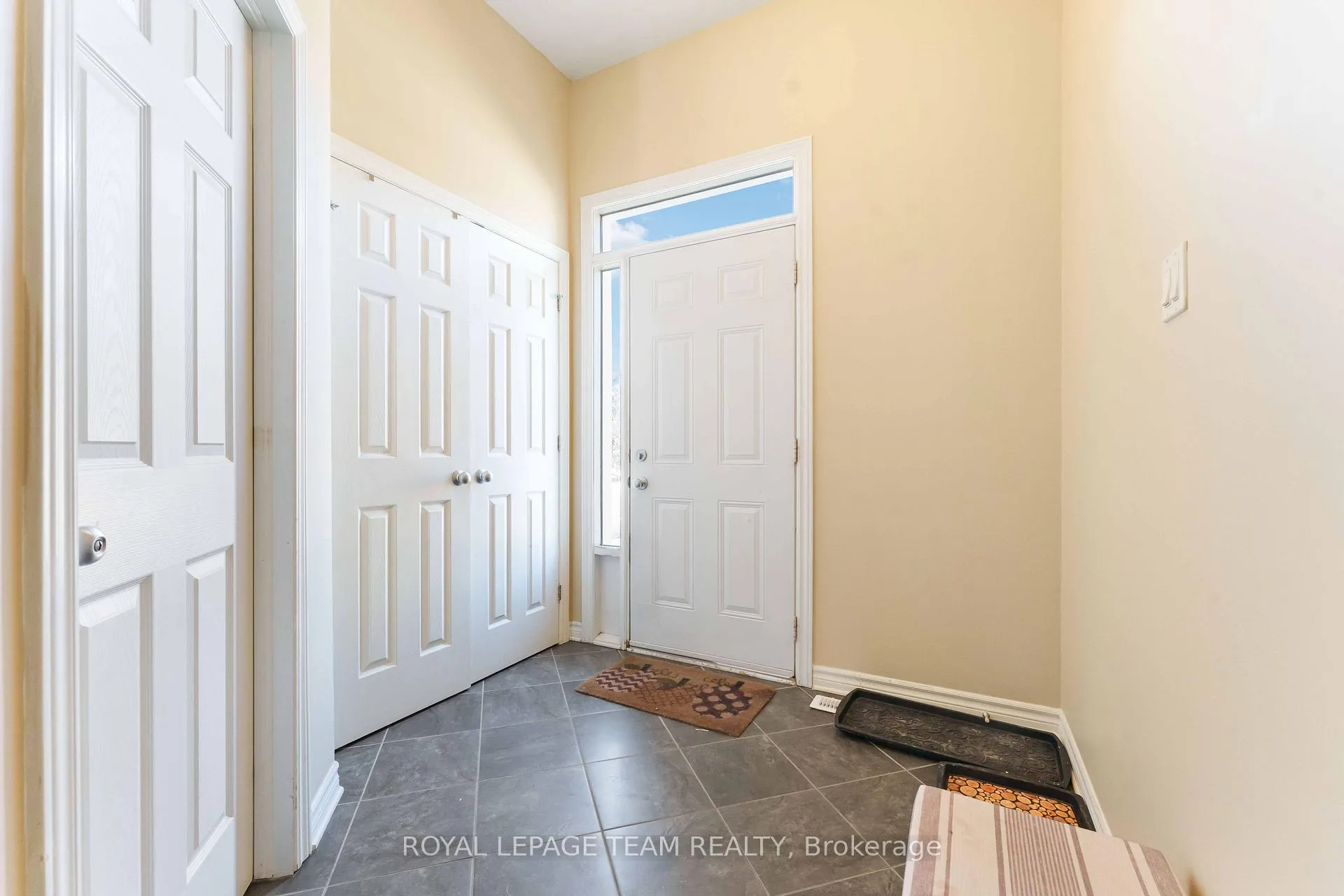 Photo 2 of 106 Whispering Winds Way, Ottawa, Mer Bleue/Bradley Estates/Anderson Park — HOMEH