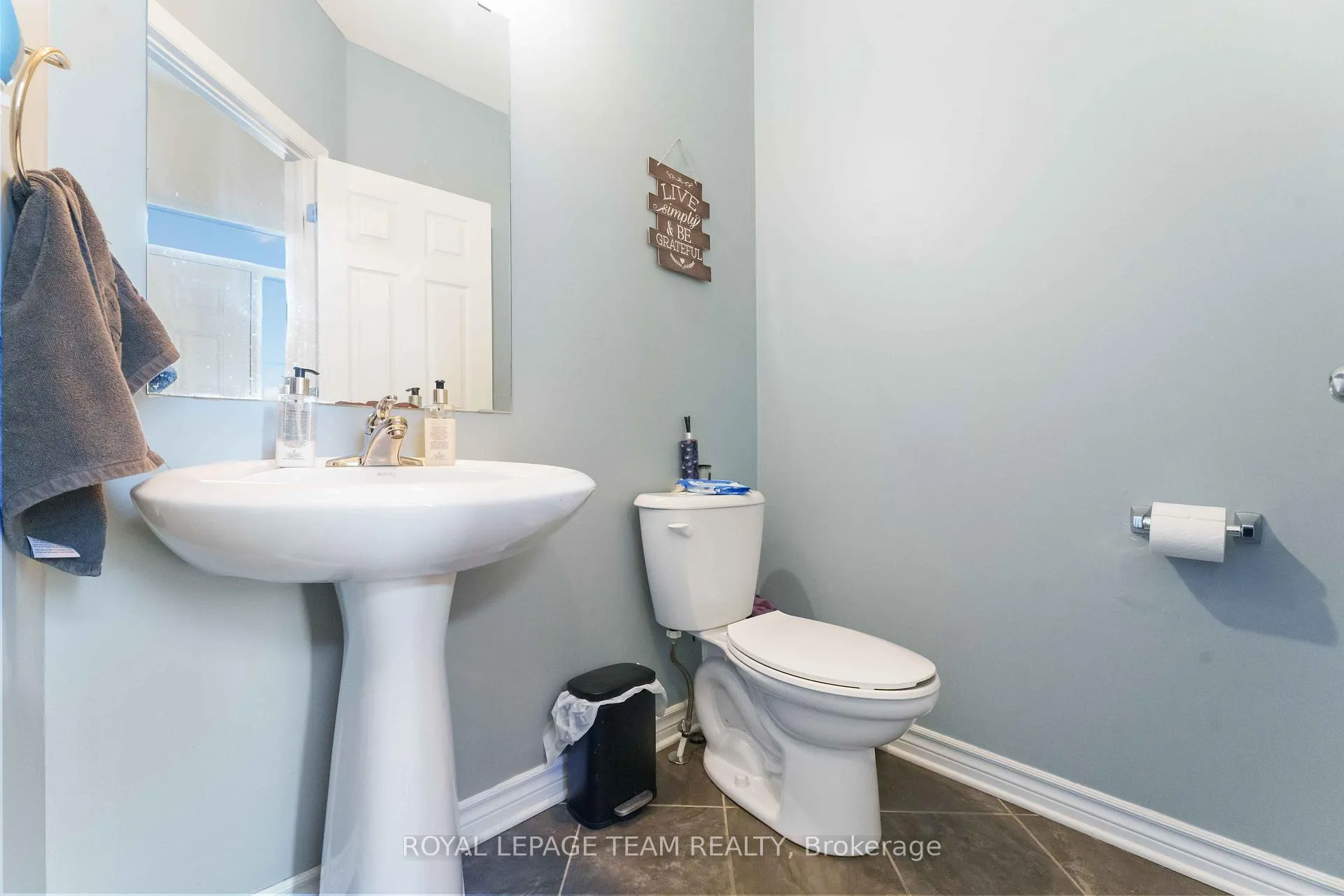 Photo 4 of 106 Whispering Winds Way, Ottawa, Mer Bleue/Bradley Estates/Anderson Park — HOMEH