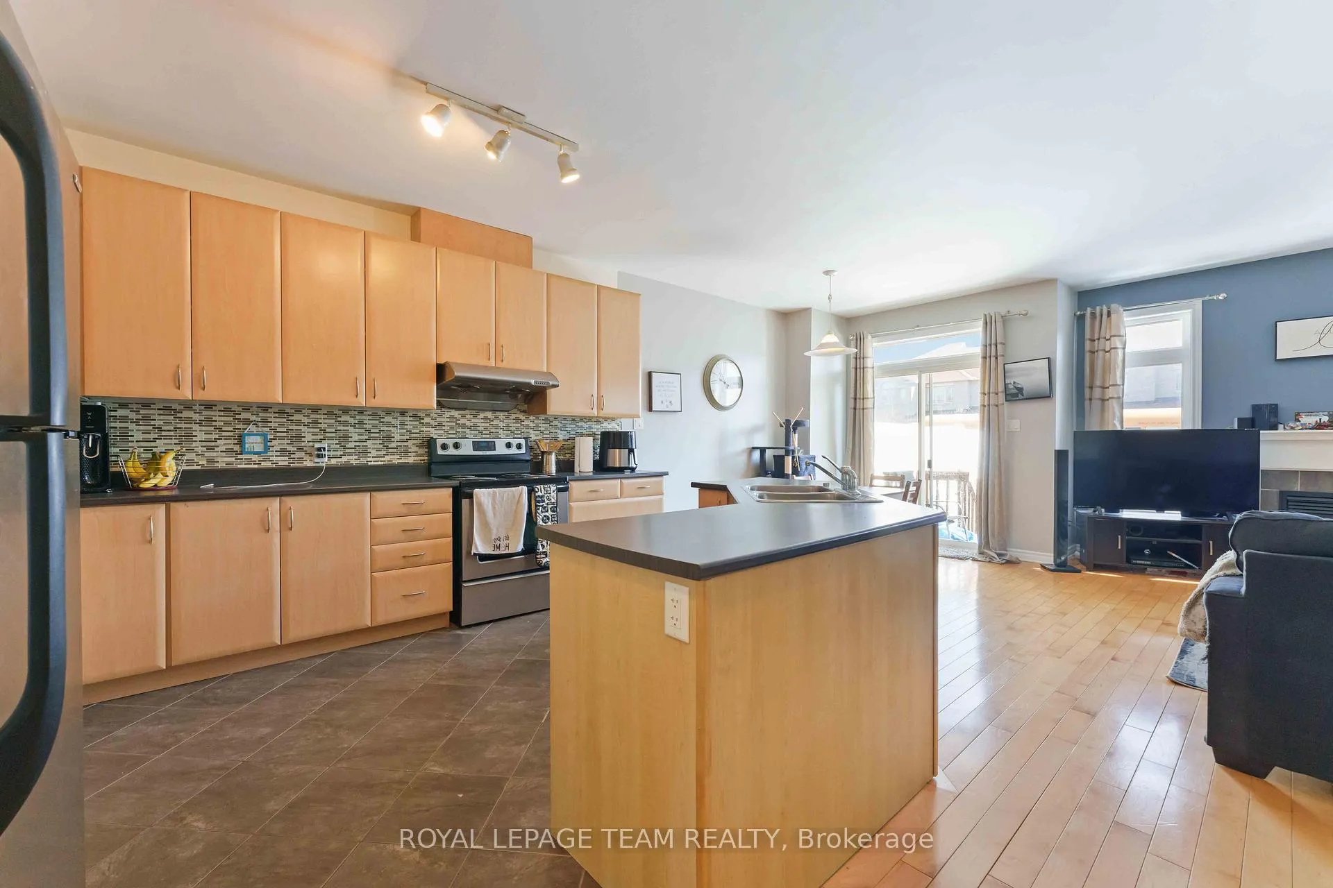 Photo 10 of 106 Whispering Winds Way, Ottawa, Mer Bleue/Bradley Estates/Anderson Park — HOMEH