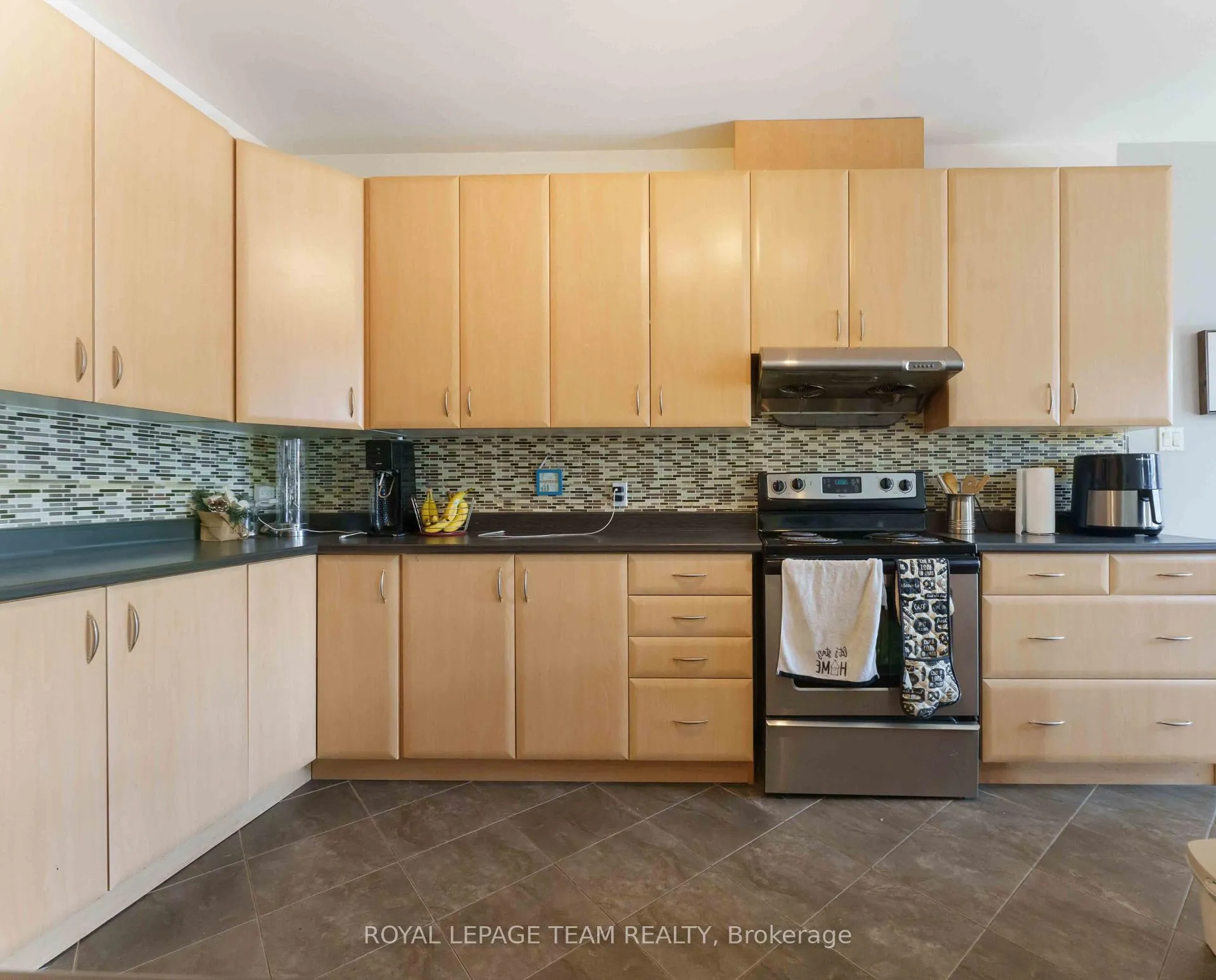 Photo 11 of 106 Whispering Winds Way, Ottawa, Mer Bleue/Bradley Estates/Anderson Park — HOMEH