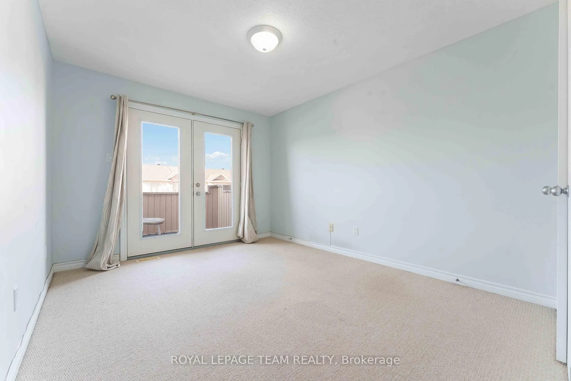 Photo 13 of 106 Whispering Winds Way, Ottawa, Mer Bleue/Bradley Estates/Anderson Park — HOMEH