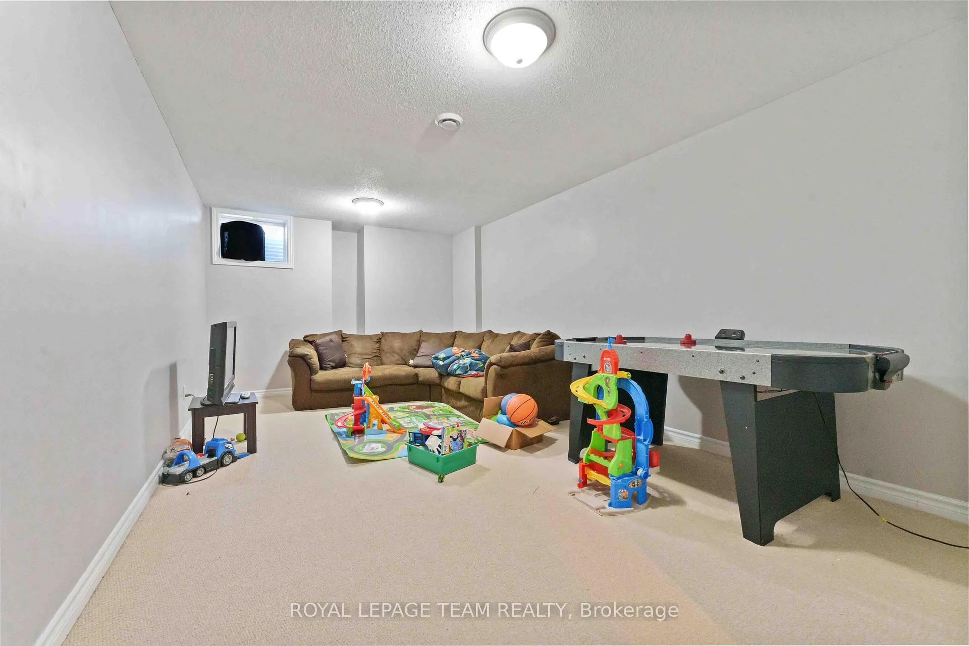 Photo 24 of 106 Whispering Winds Way, Ottawa, Mer Bleue/Bradley Estates/Anderson Park — HOMEH