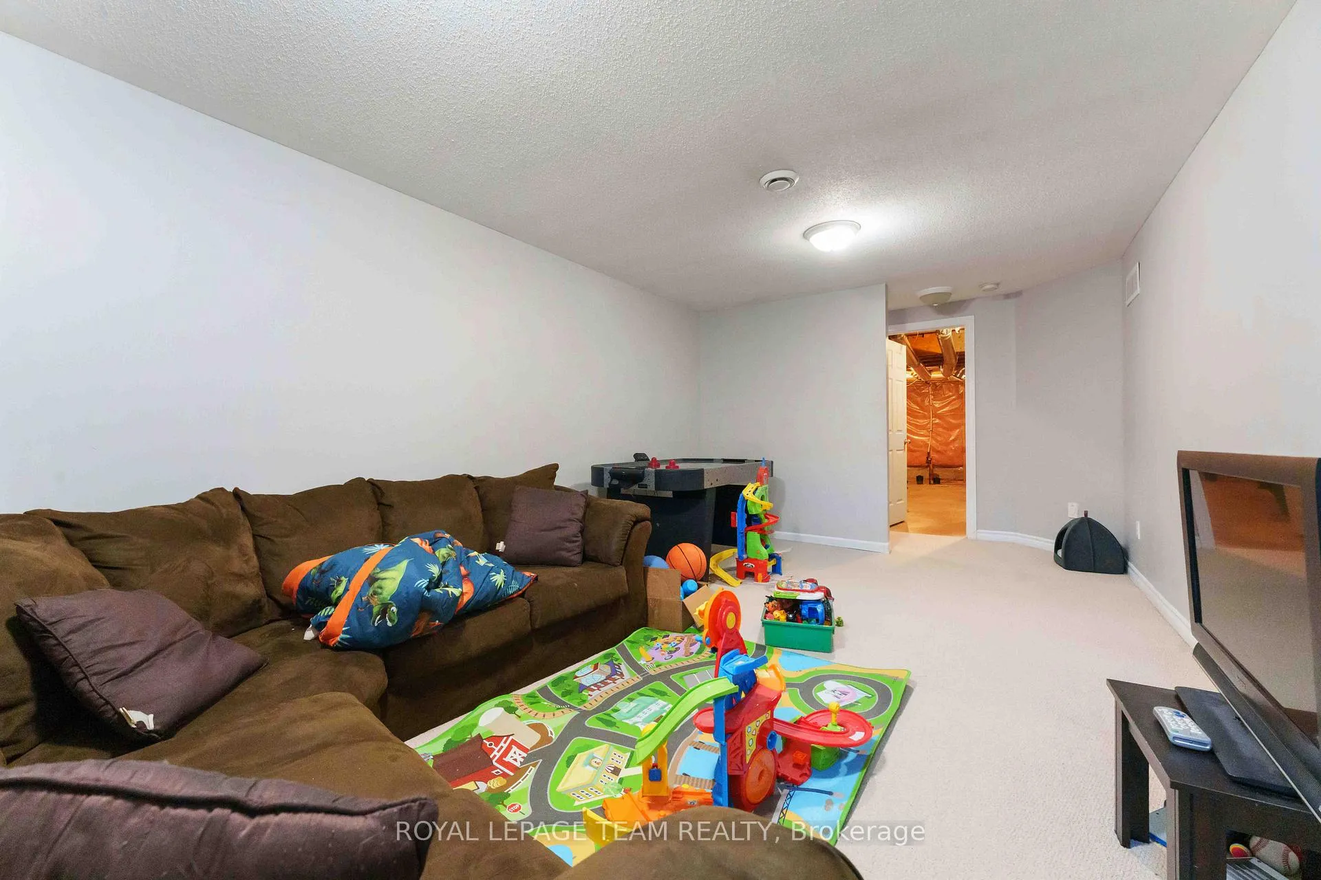 Photo 25 of 106 Whispering Winds Way, Ottawa, Mer Bleue/Bradley Estates/Anderson Park — HOMEH