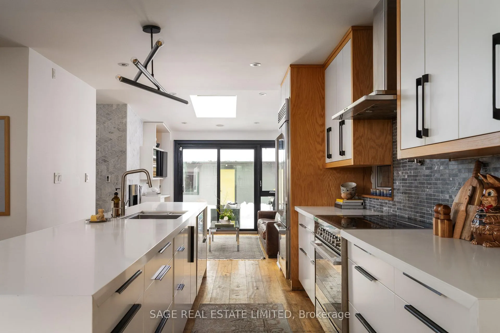 Photo 2 of 128 Argyle Street, Toronto, Trinity-Bellwoods — HOMEH