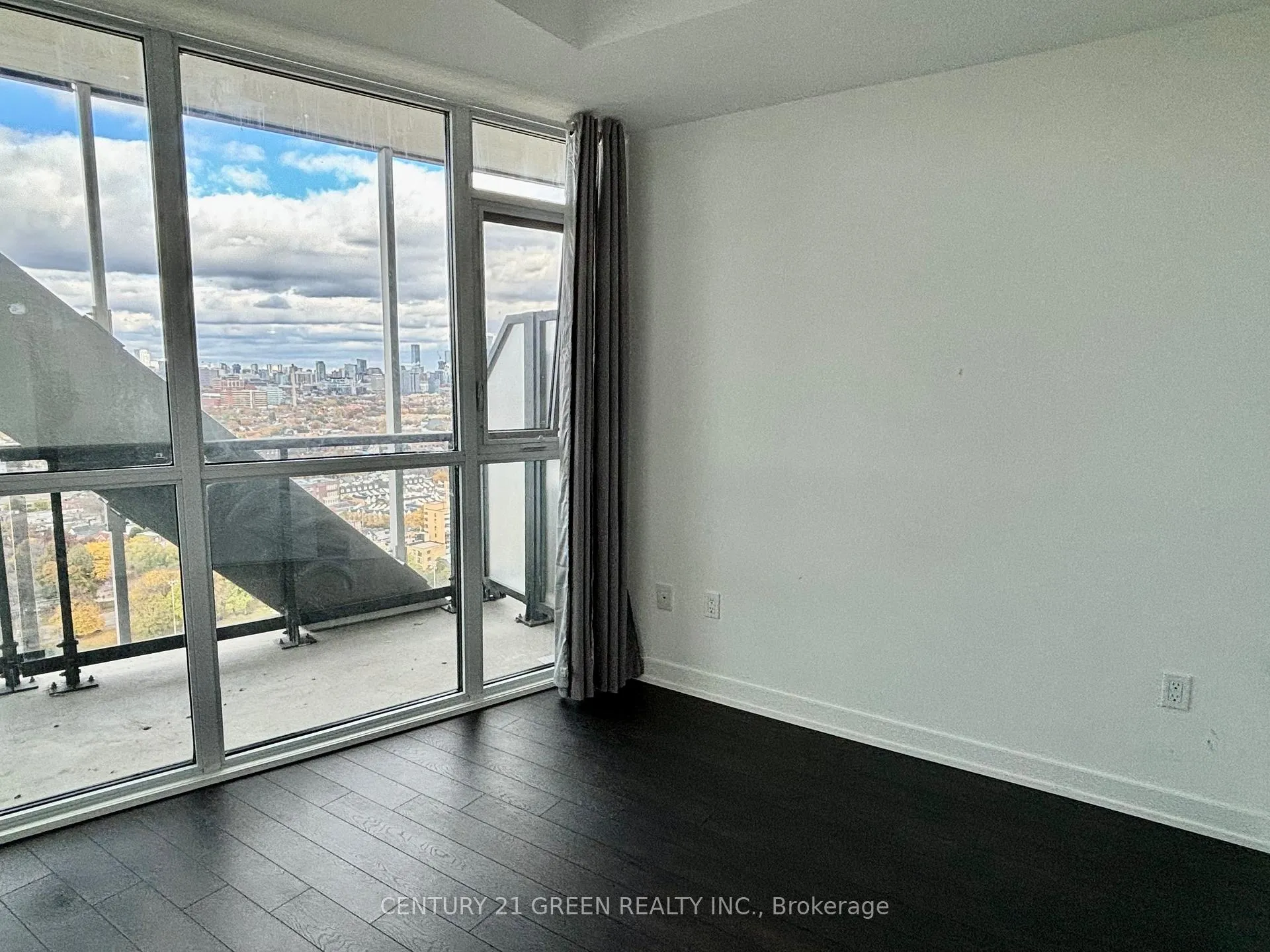 Photo 9 of Unit 2707, 50 Ordnance Street, Toronto, Niagara — HOMEH