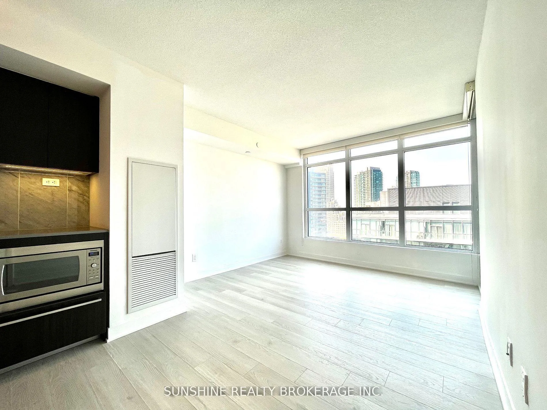 Photo 11 of Unit 1715, 80 Queens Wharf Road, Toronto, Waterfront Communities — HOMEH
