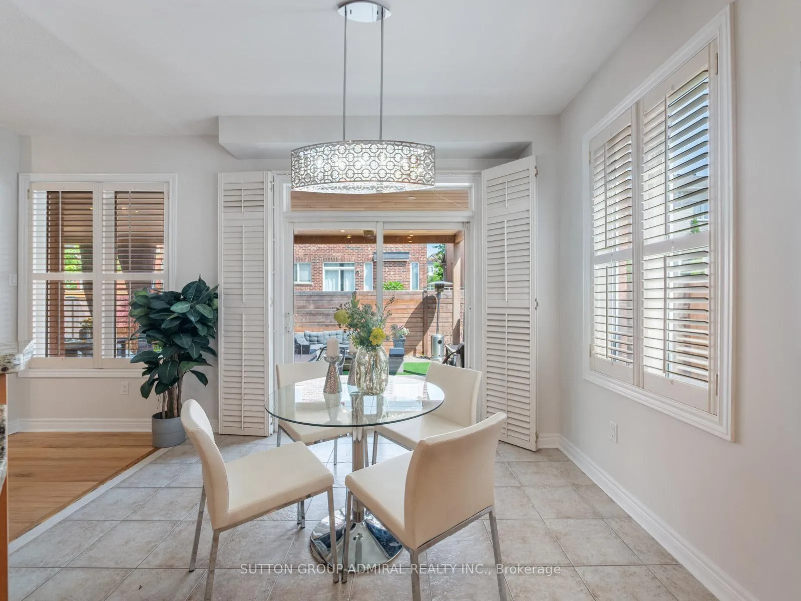 Photo 11 of 4 Haywood Drive, Markham, Victoria Manor-Jennings Gate — HOMEH