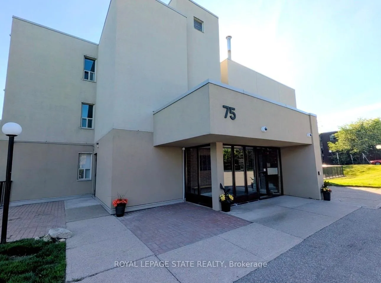 Front of Unit 308, 75 Silvercreek Parkway N