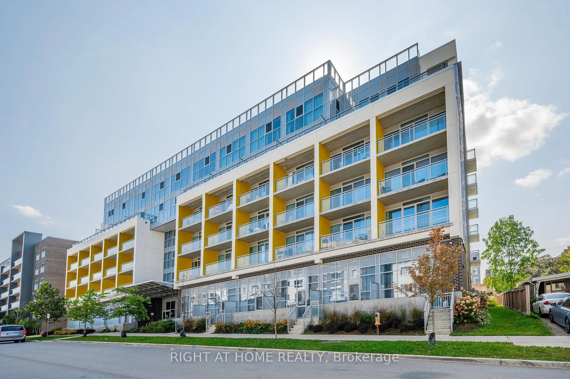 Photo 2 of Unit 3, 257 Hemlock Street, Waterloo, Beechwood/University — HOMEH