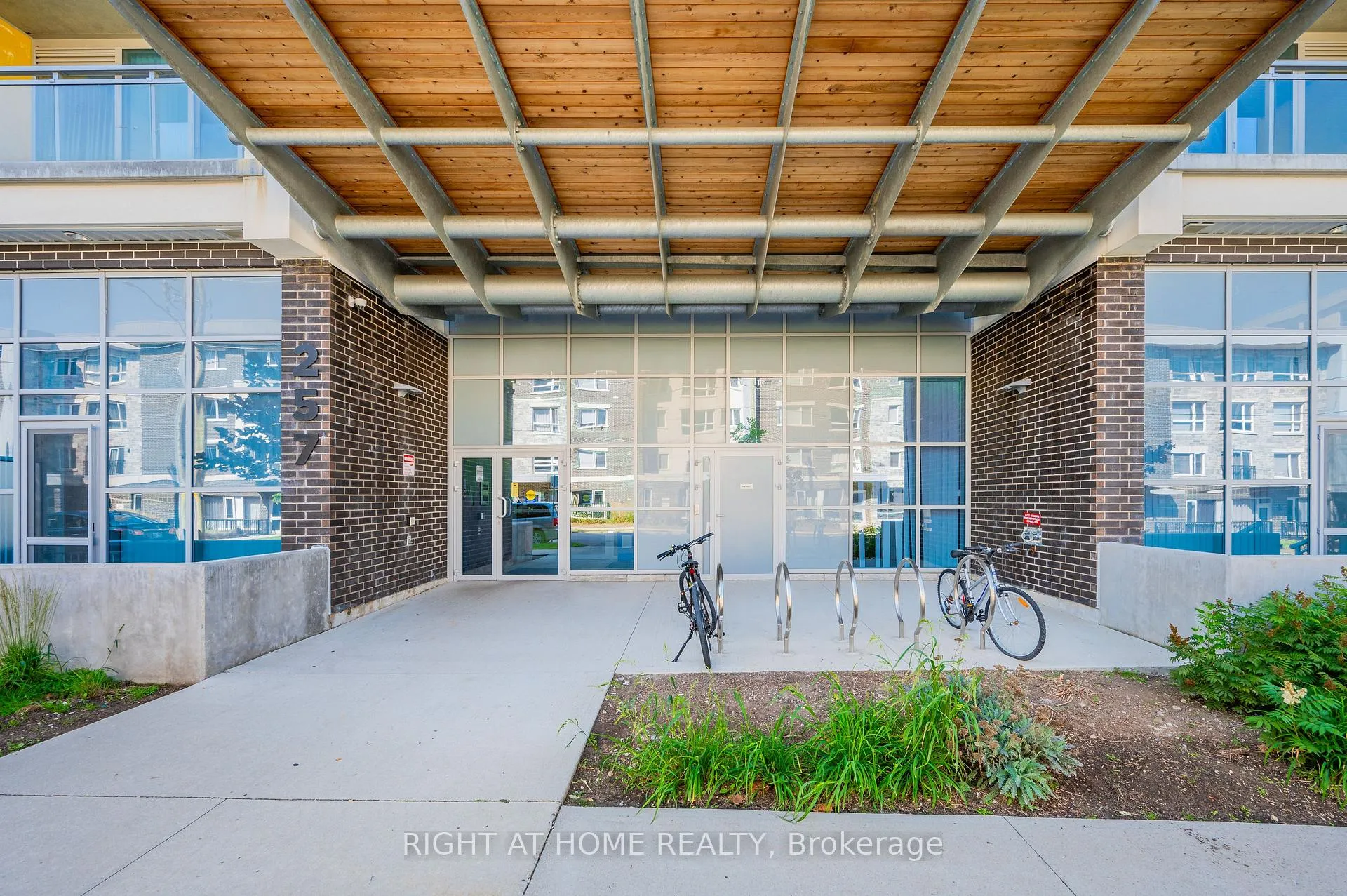 Photo 3 of Unit 3, 257 Hemlock Street, Waterloo, Beechwood/University — HOMEH