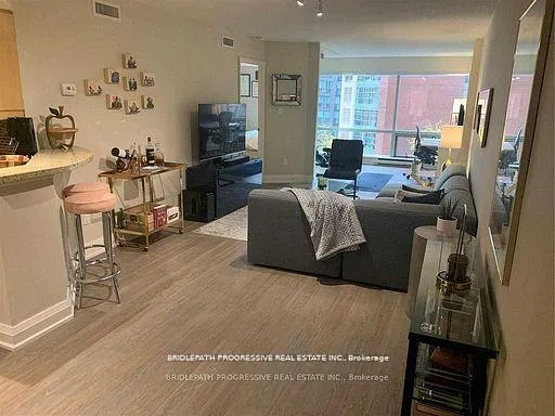 Photo 5 of Unit 706, 1001 Bay Street, Toronto, Bay Street Corridor — HOMEH