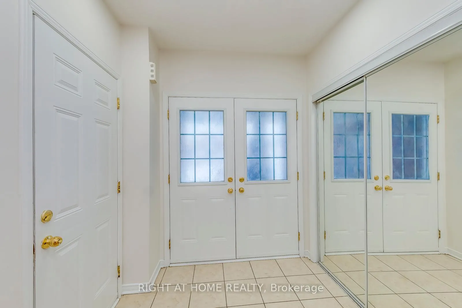 Photo 3 of 15 Eagle Trace Drive, Brampton, Sandringham-Wellington — HOMEH