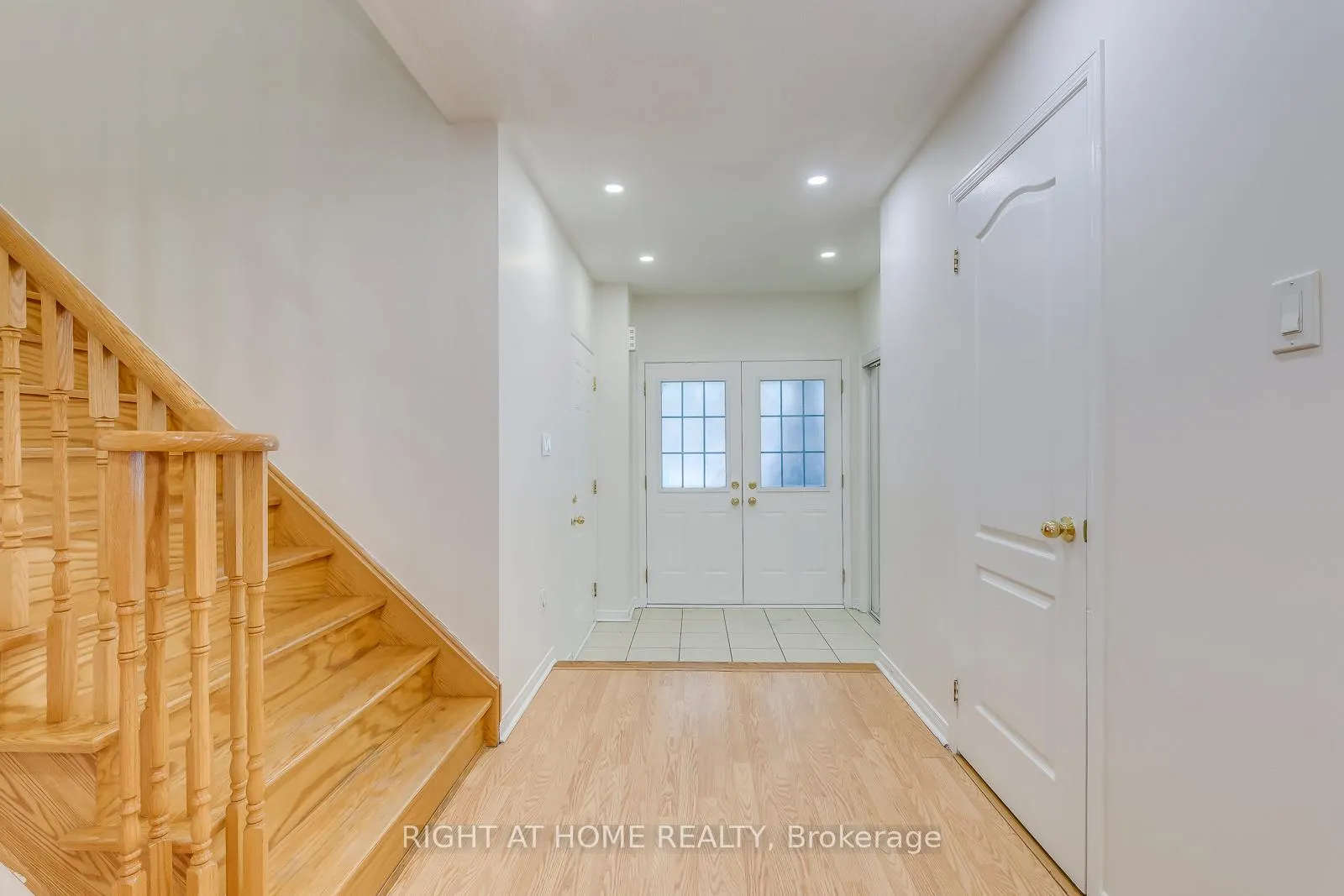 Photo 4 of 15 Eagle Trace Drive, Brampton, Sandringham-Wellington — HOMEH