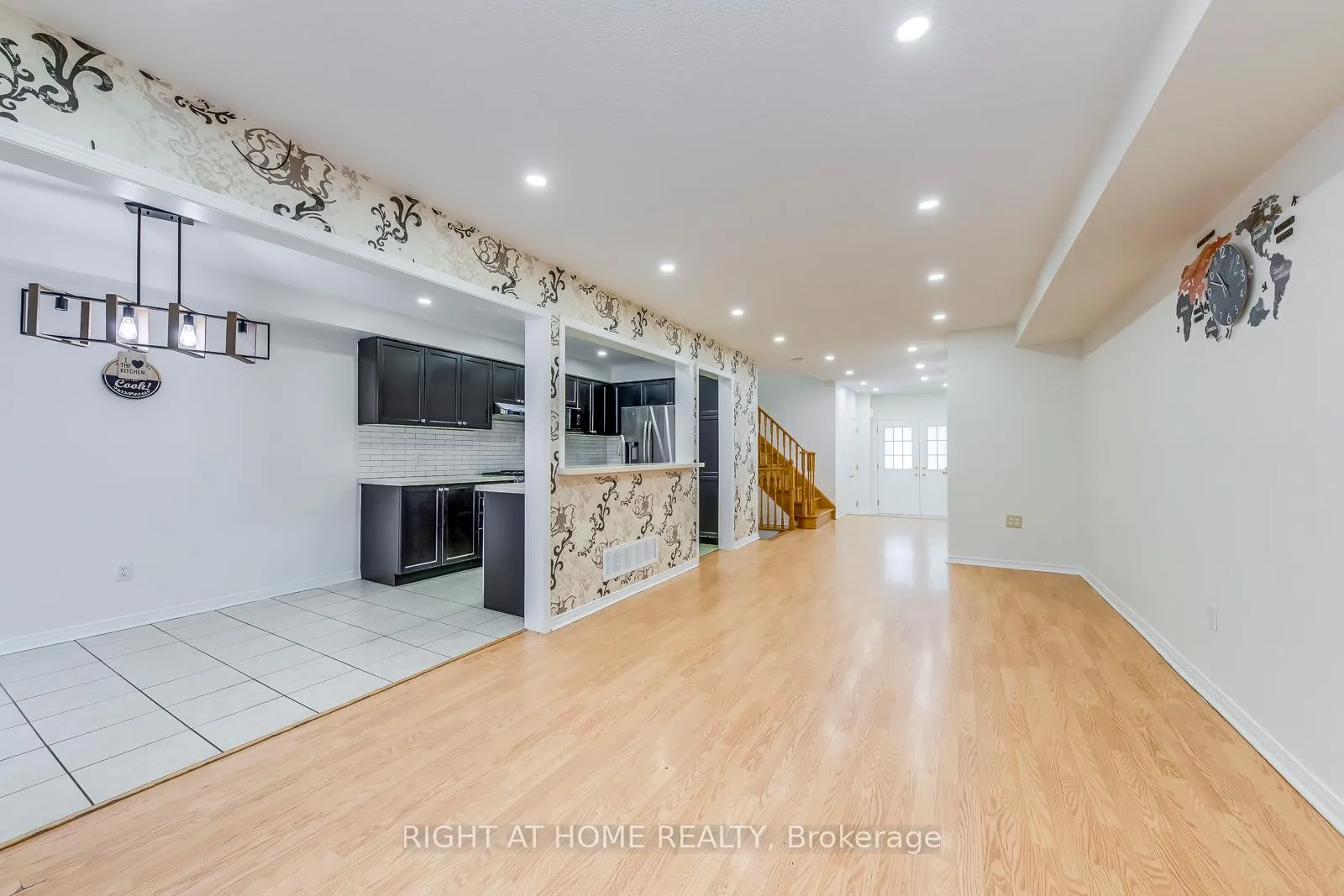 Photo 5 of 15 Eagle Trace Drive, Brampton, Sandringham-Wellington — HOMEH