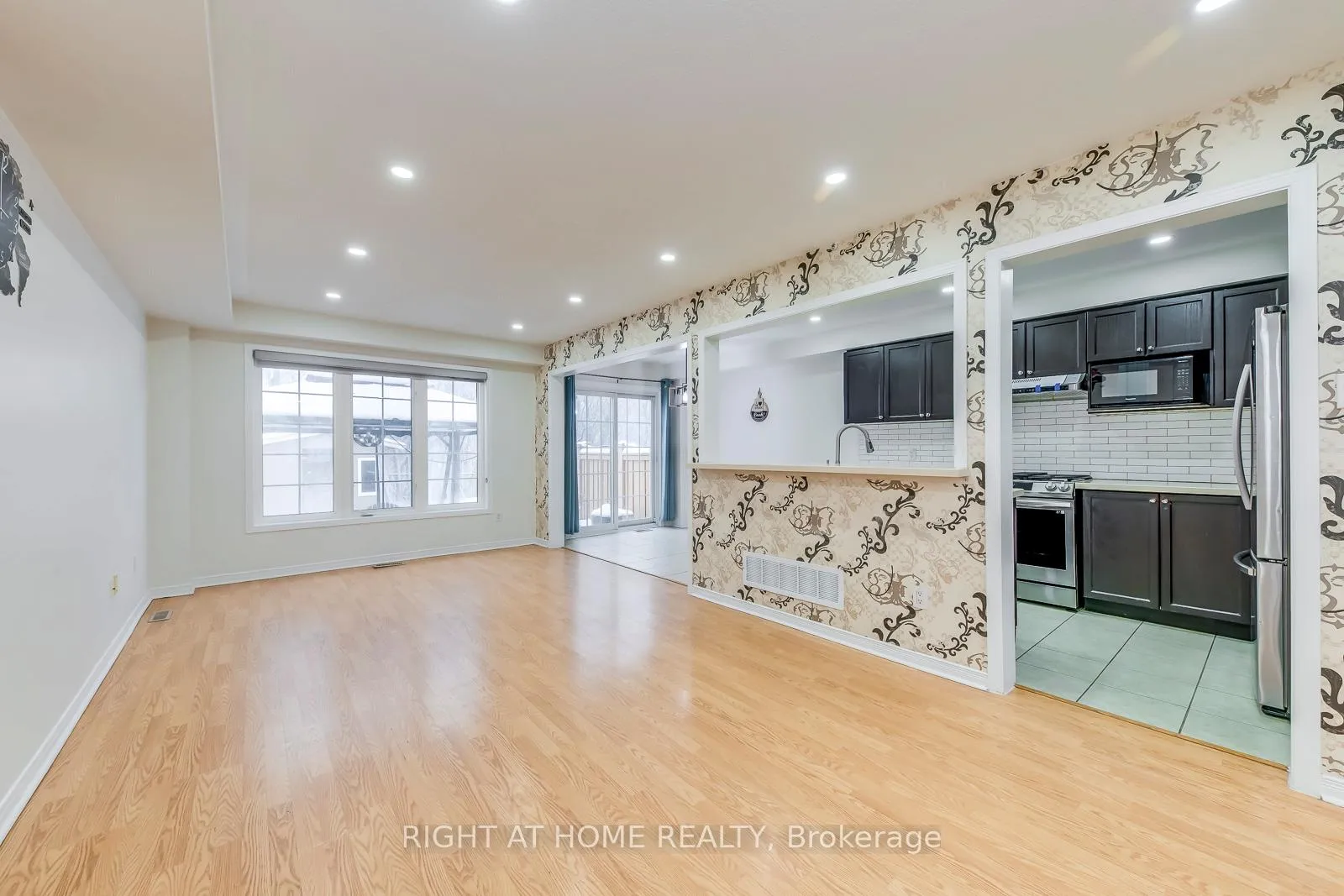 Photo 7 of 15 Eagle Trace Drive, Brampton, Sandringham-Wellington — HOMEH