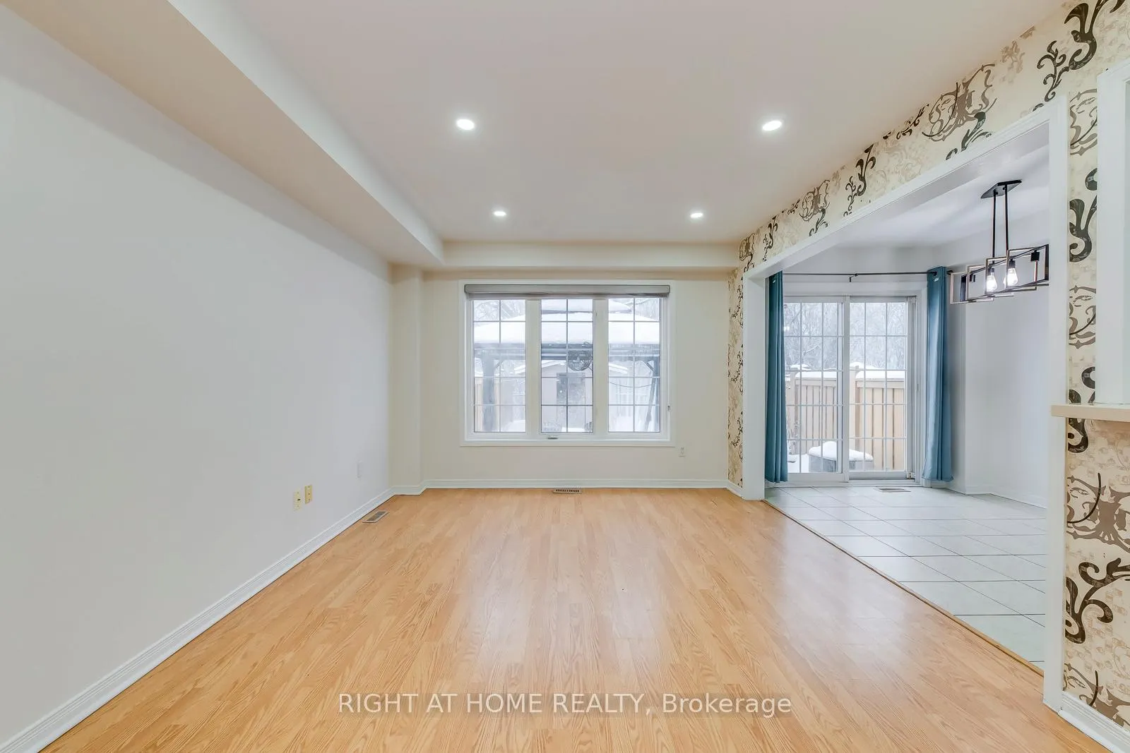 Photo 8 of 15 Eagle Trace Drive, Brampton, Sandringham-Wellington — HOMEH