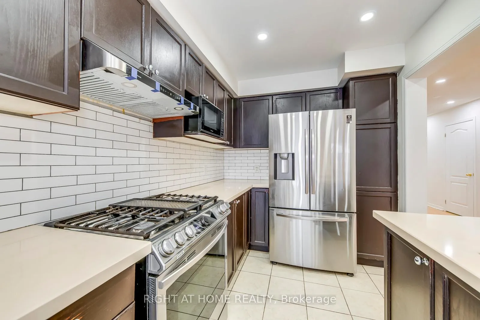 Photo 10 of 15 Eagle Trace Drive, Brampton, Sandringham-Wellington — HOMEH