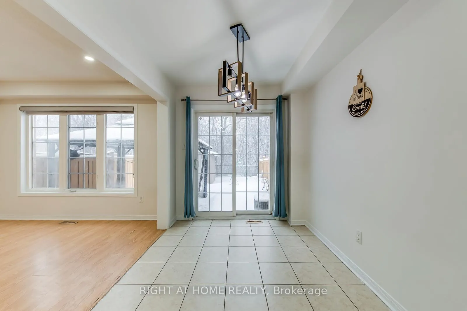 Photo 12 of 15 Eagle Trace Drive, Brampton, Sandringham-Wellington — HOMEH