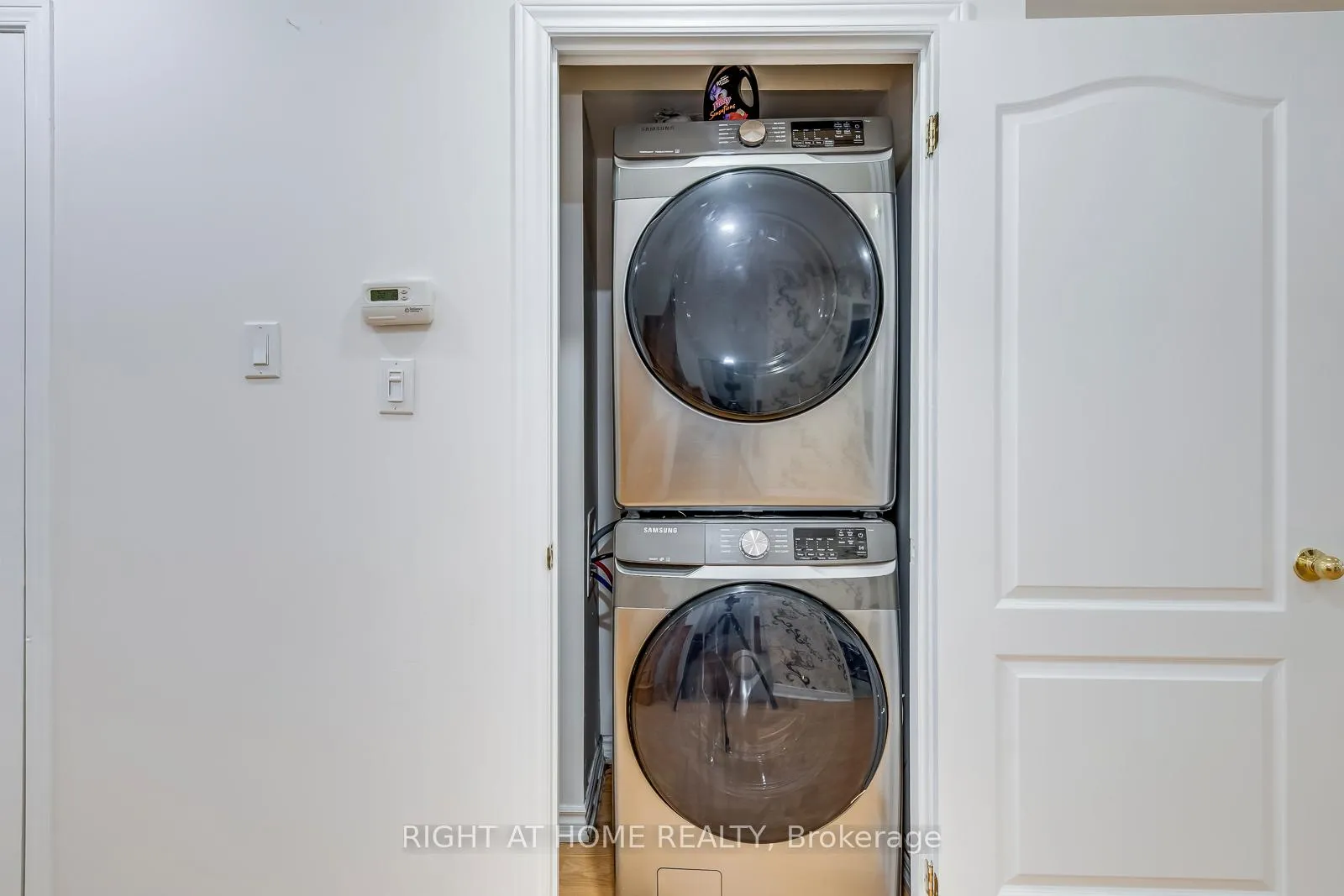 Photo 14 of 15 Eagle Trace Drive, Brampton, Sandringham-Wellington — HOMEH