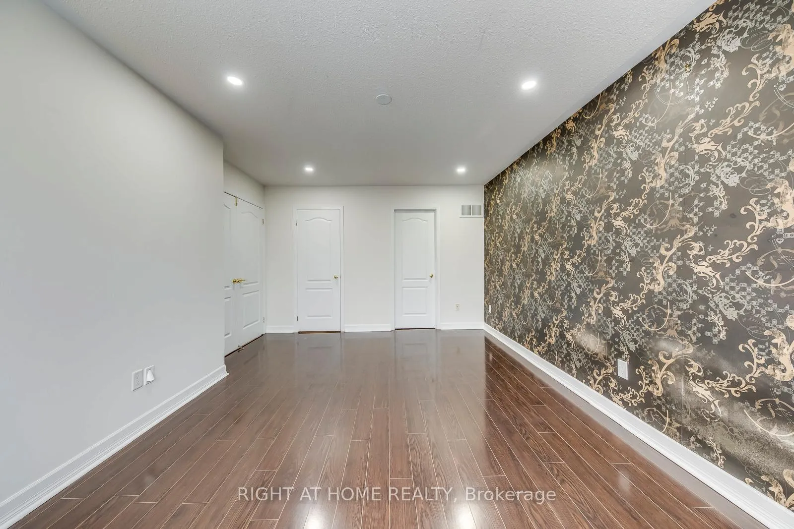 Photo 18 of 15 Eagle Trace Drive, Brampton, Sandringham-Wellington — HOMEH