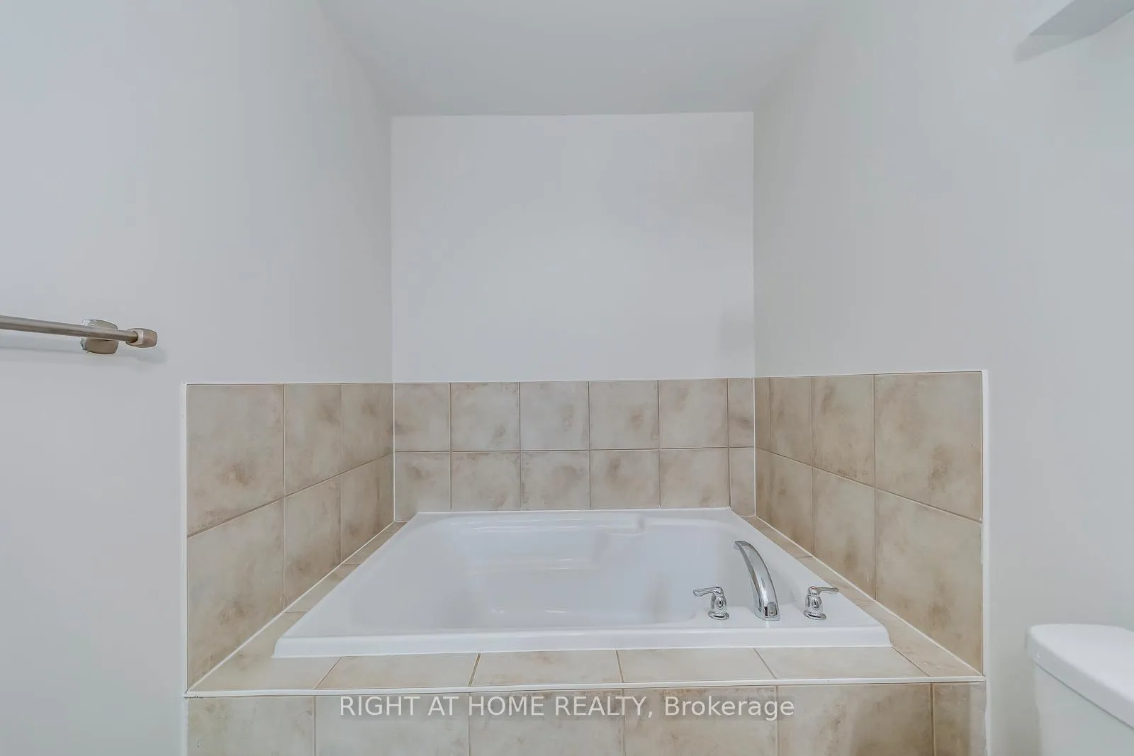 Photo 20 of 15 Eagle Trace Drive, Brampton, Sandringham-Wellington — HOMEH