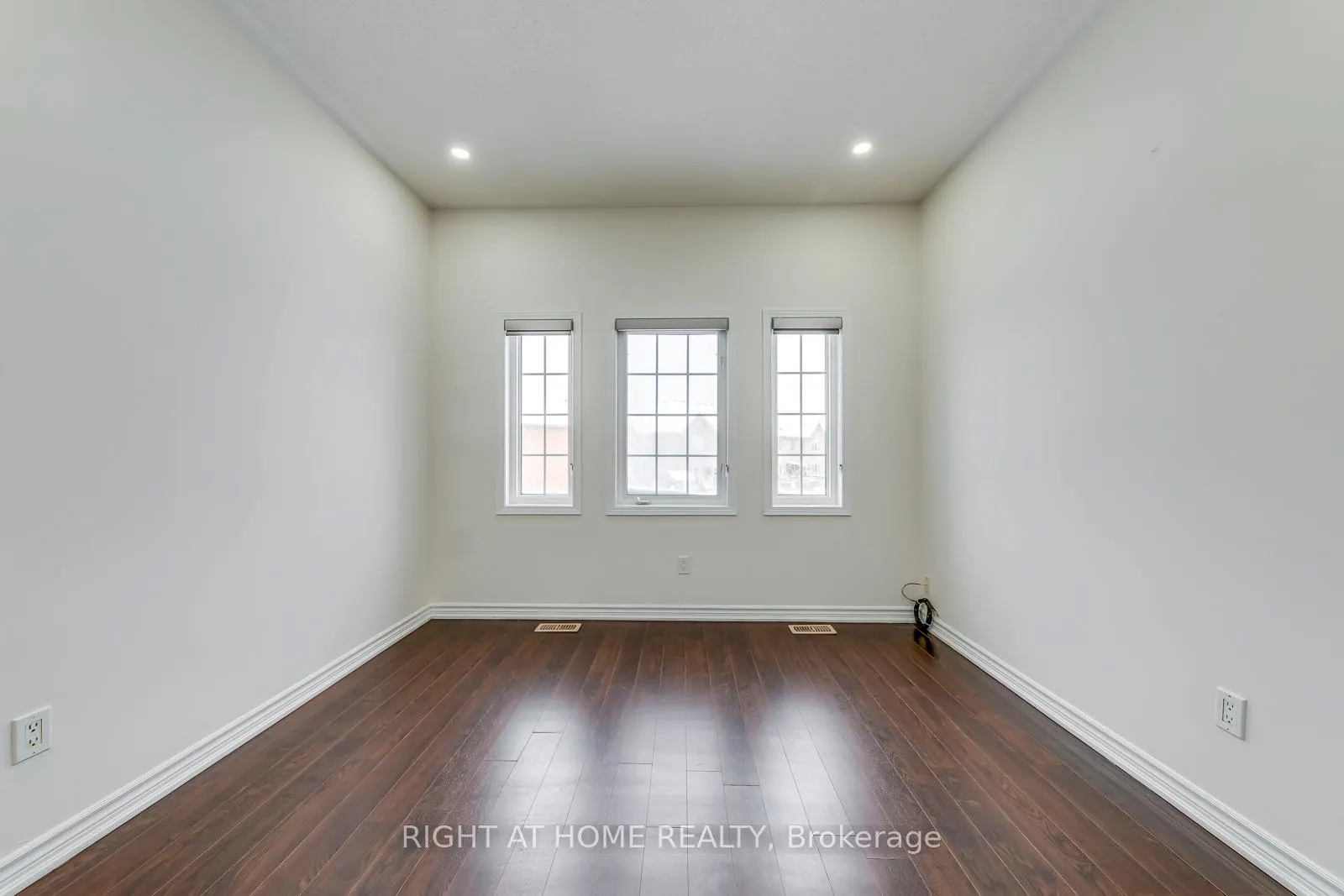 Photo 23 of 15 Eagle Trace Drive, Brampton, Sandringham-Wellington — HOMEH