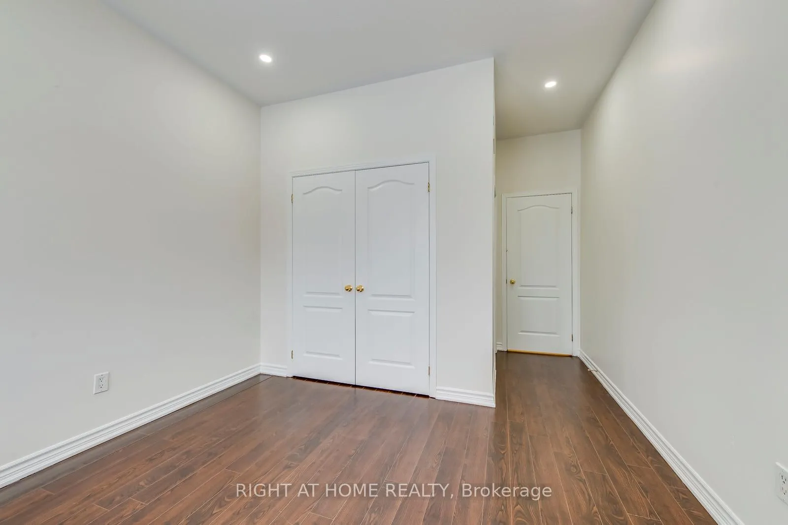Photo 24 of 15 Eagle Trace Drive, Brampton, Sandringham-Wellington — HOMEH