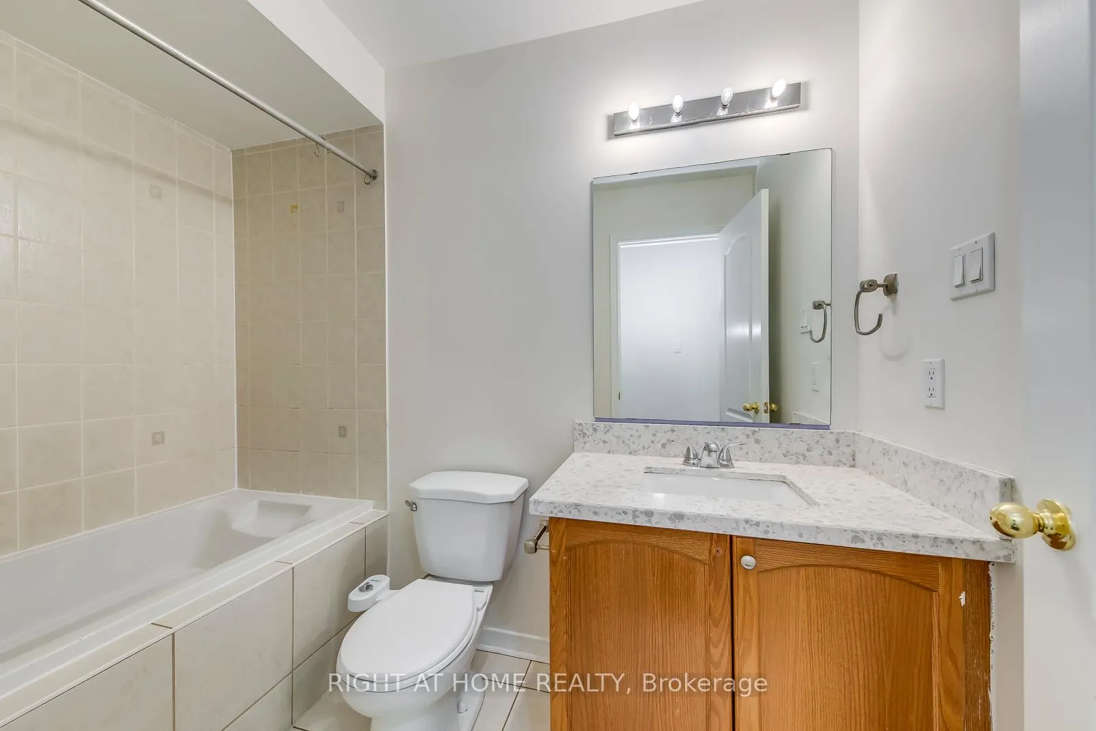 Photo 31 of 15 Eagle Trace Drive, Brampton, Sandringham-Wellington — HOMEH