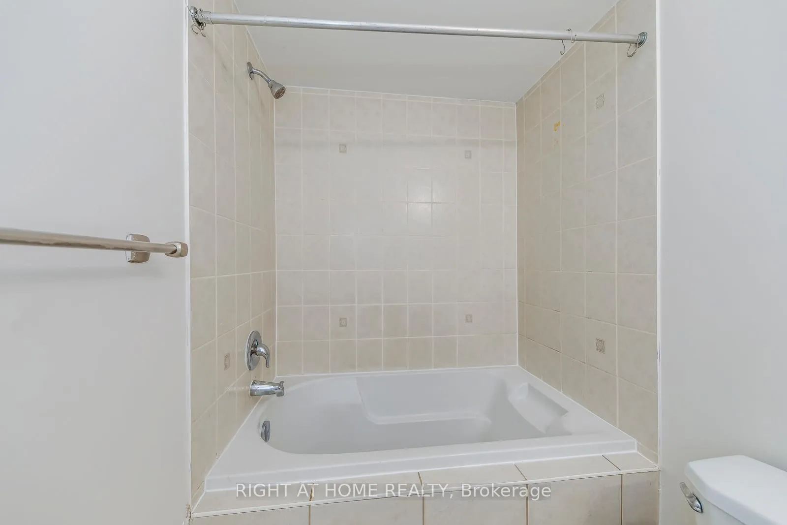 Photo 32 of 15 Eagle Trace Drive, Brampton, Sandringham-Wellington — HOMEH